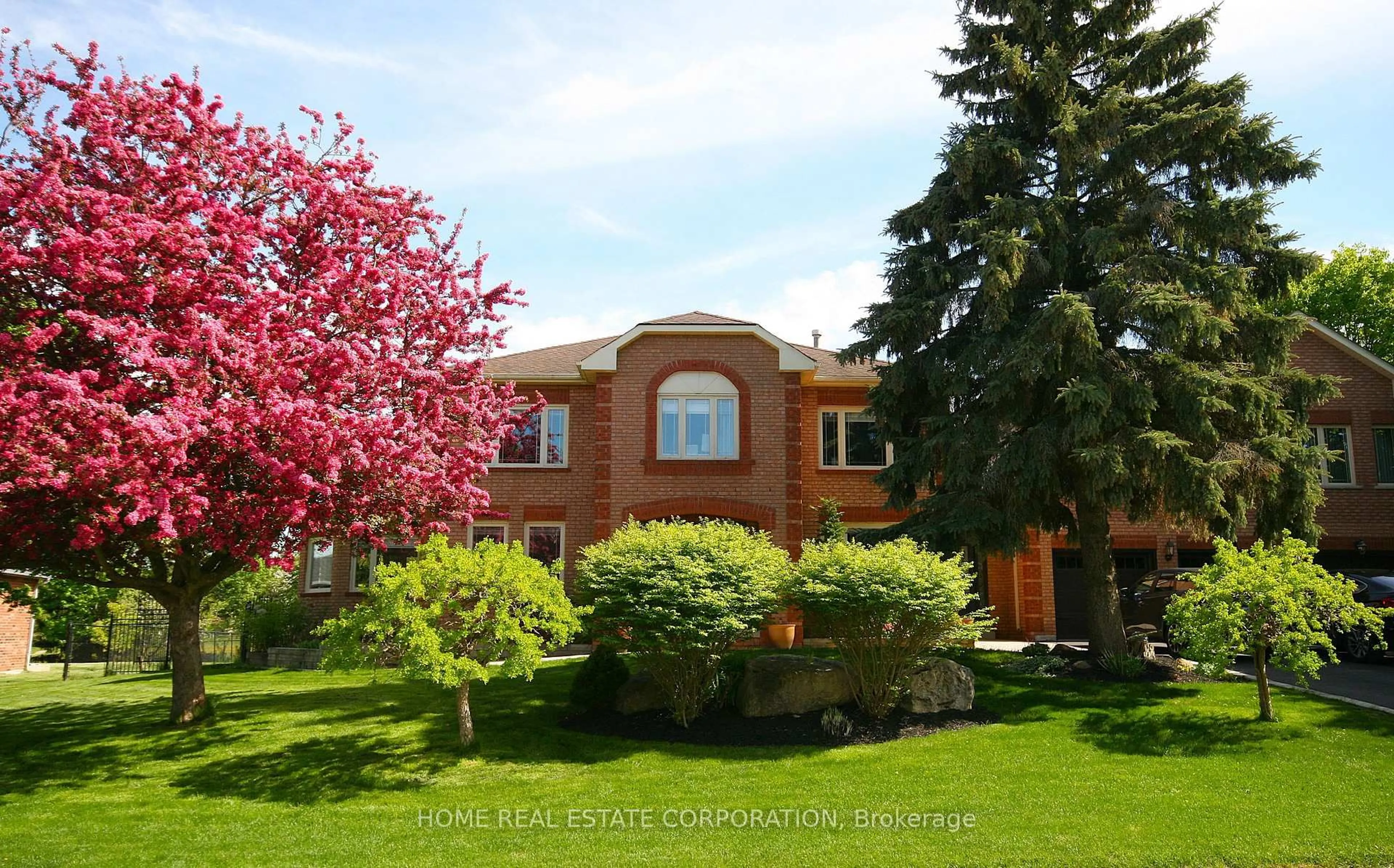 Home with brick exterior material, unknown for 14 Hawthorne Rd, Mono Ontario L9W 6G7