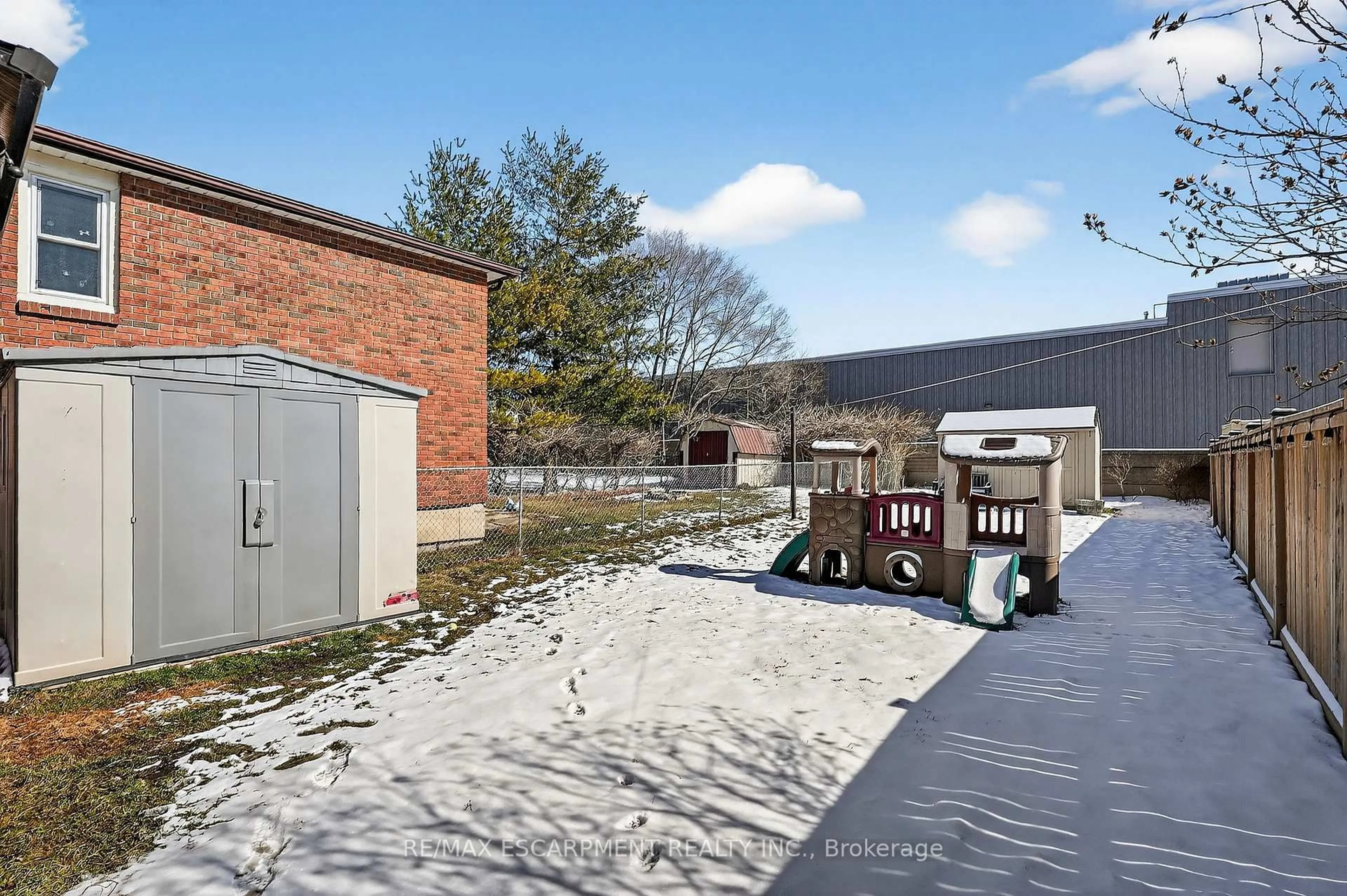 A pic from outside/outdoor area/front of a property/back of a property/a pic from drone, building for 162 Dufferin St, West Lincoln Ontario L0R 2A0