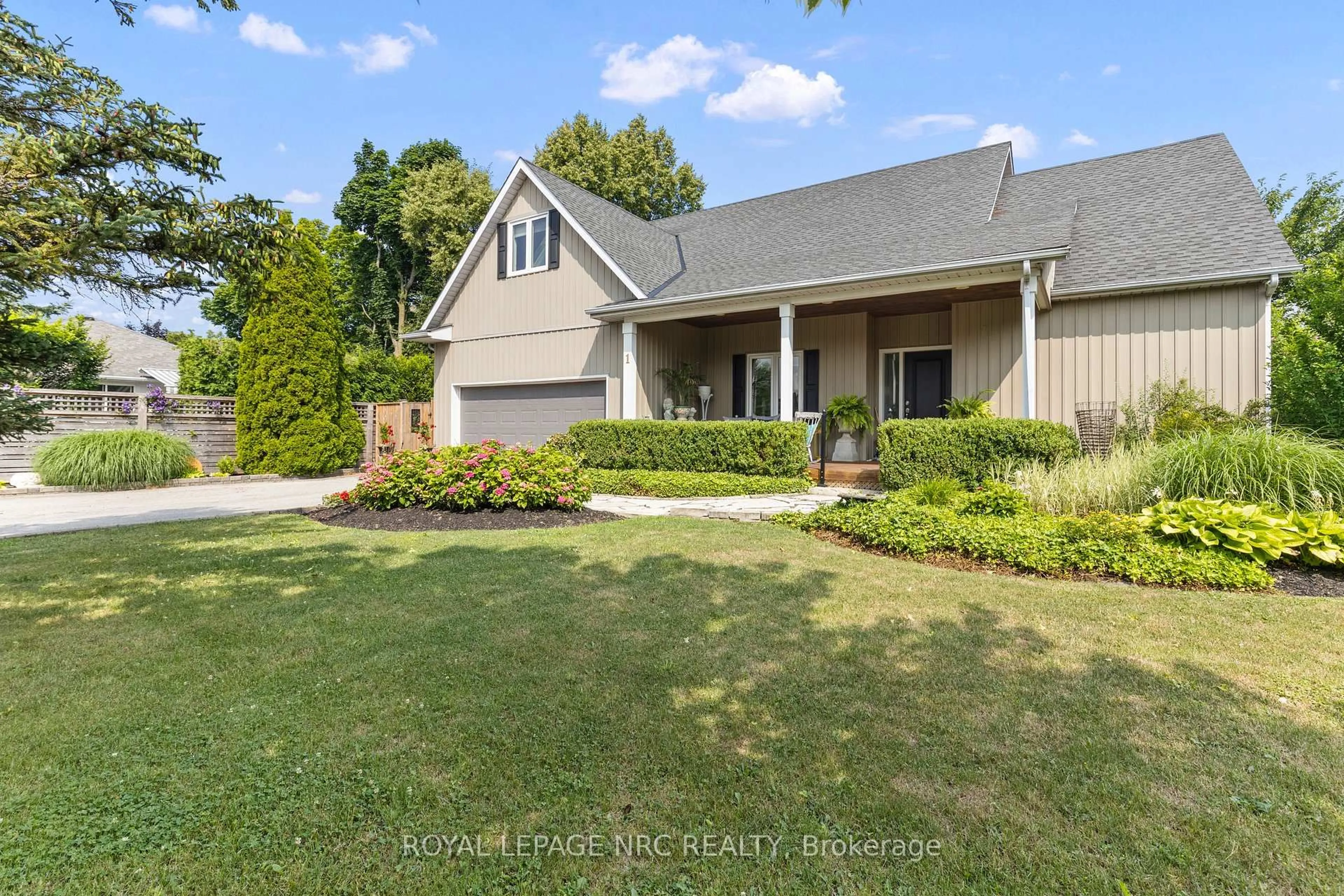 A pic from outside/outdoor area/front of a property/back of a property/a pic from drone, unknown for 1 Karsam Crt, Niagara-on-the-Lake Ontario L0S 1J0