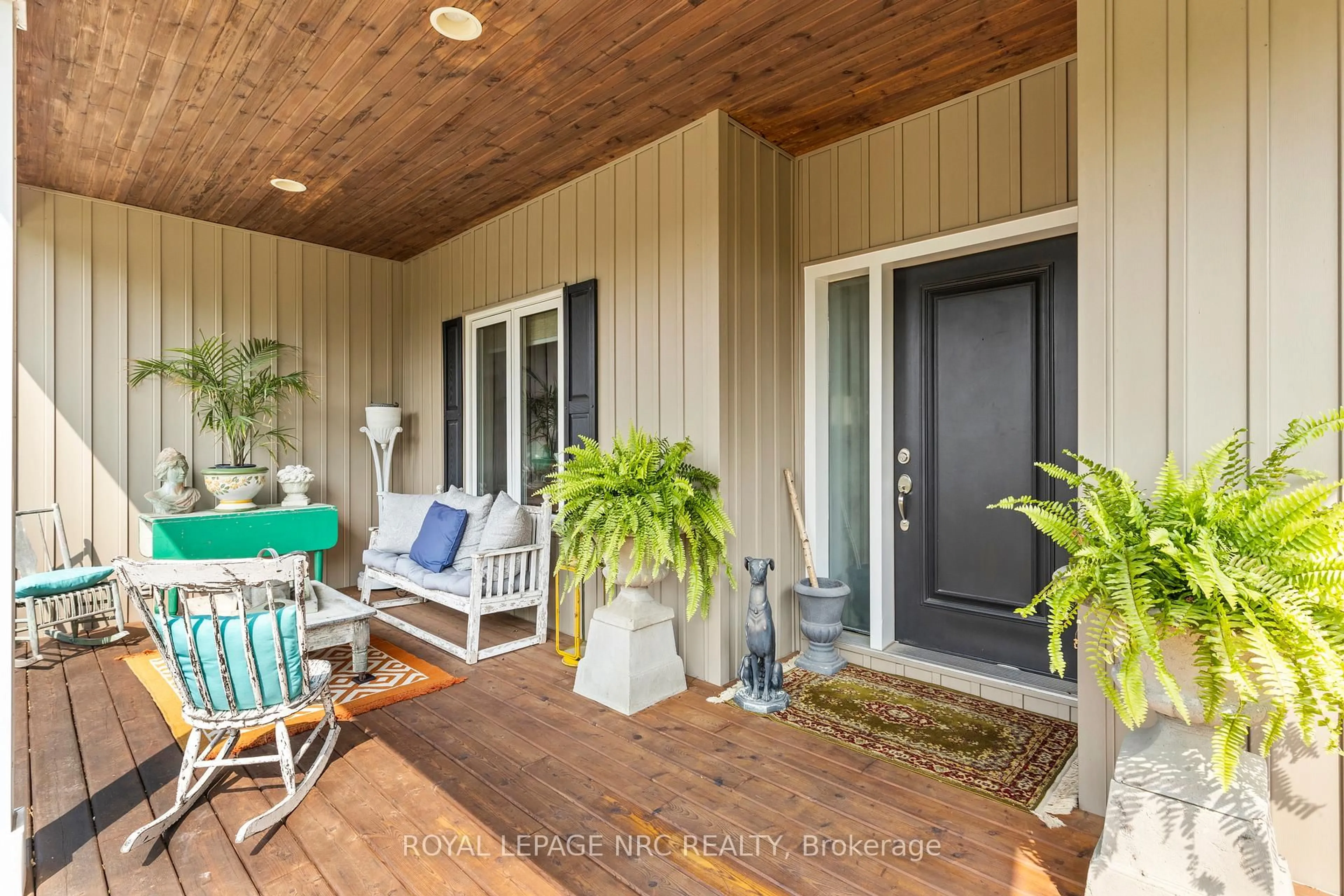 Indoor entryway for 1 Karsam Crt, Niagara-on-the-Lake Ontario L0S 1J0