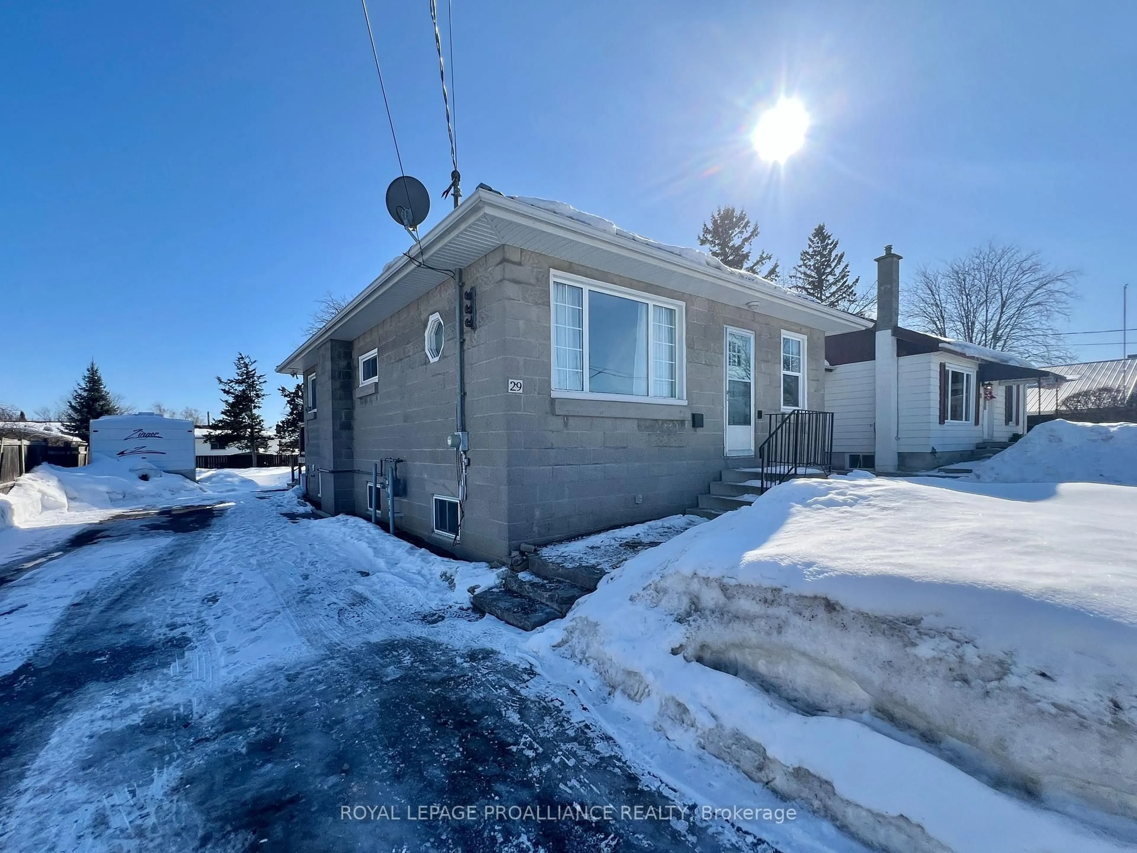 A pic from outside/outdoor area/front of a property/back of a property/a pic from drone, street for 29 Pringle Dr, Belleville Ontario K8P 2L2