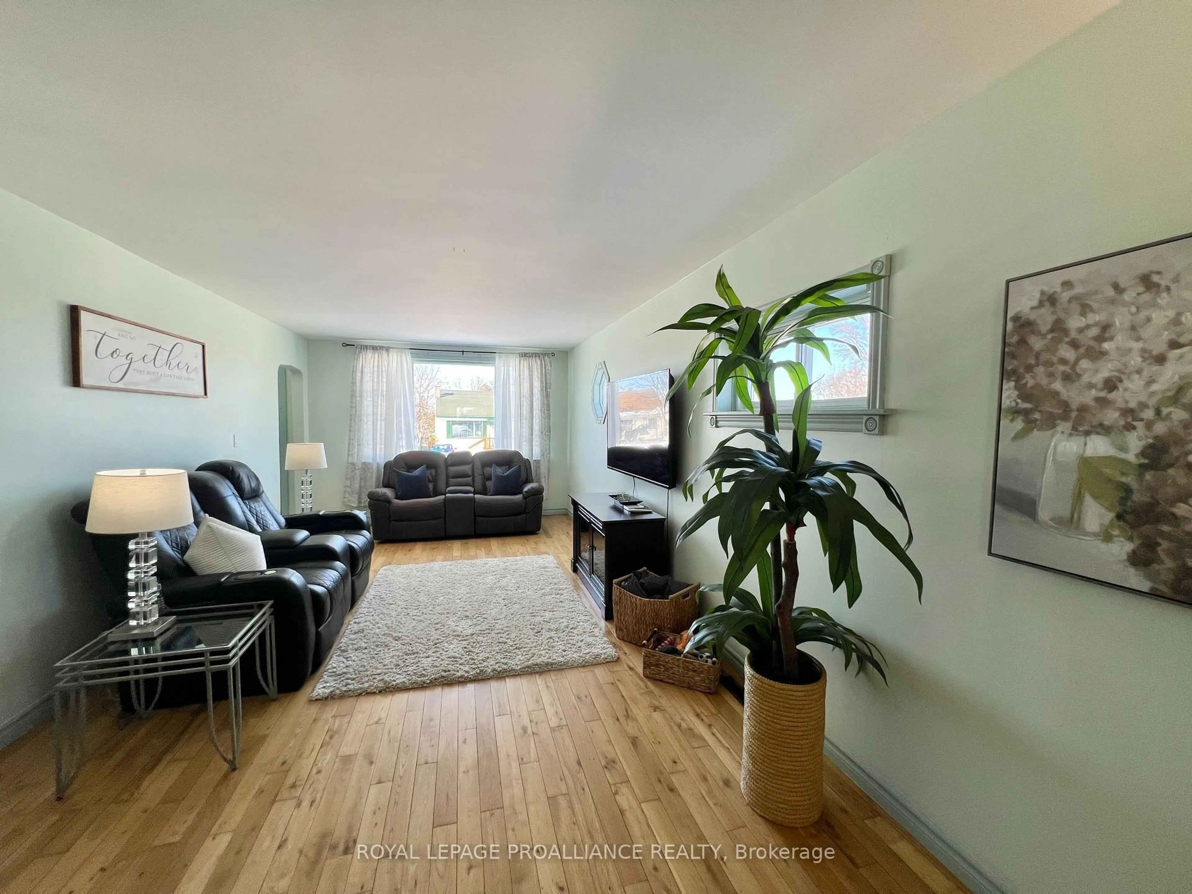 Living room with furniture, unknown for 29 Pringle Dr, Belleville Ontario K8P 2L2