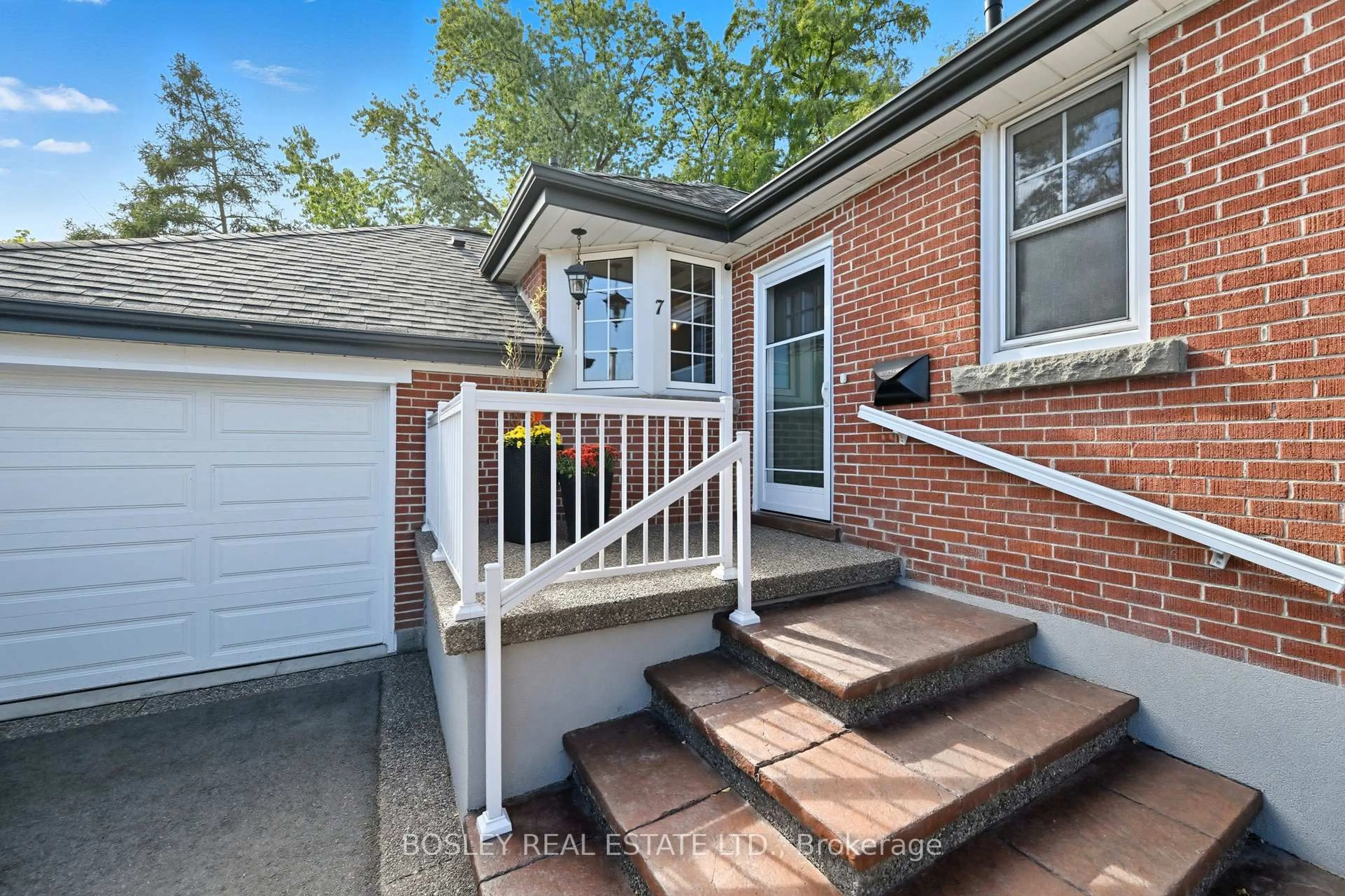 Home with brick exterior material, street for 7 Avalon Ave, Hamilton Ontario L8G 1X4