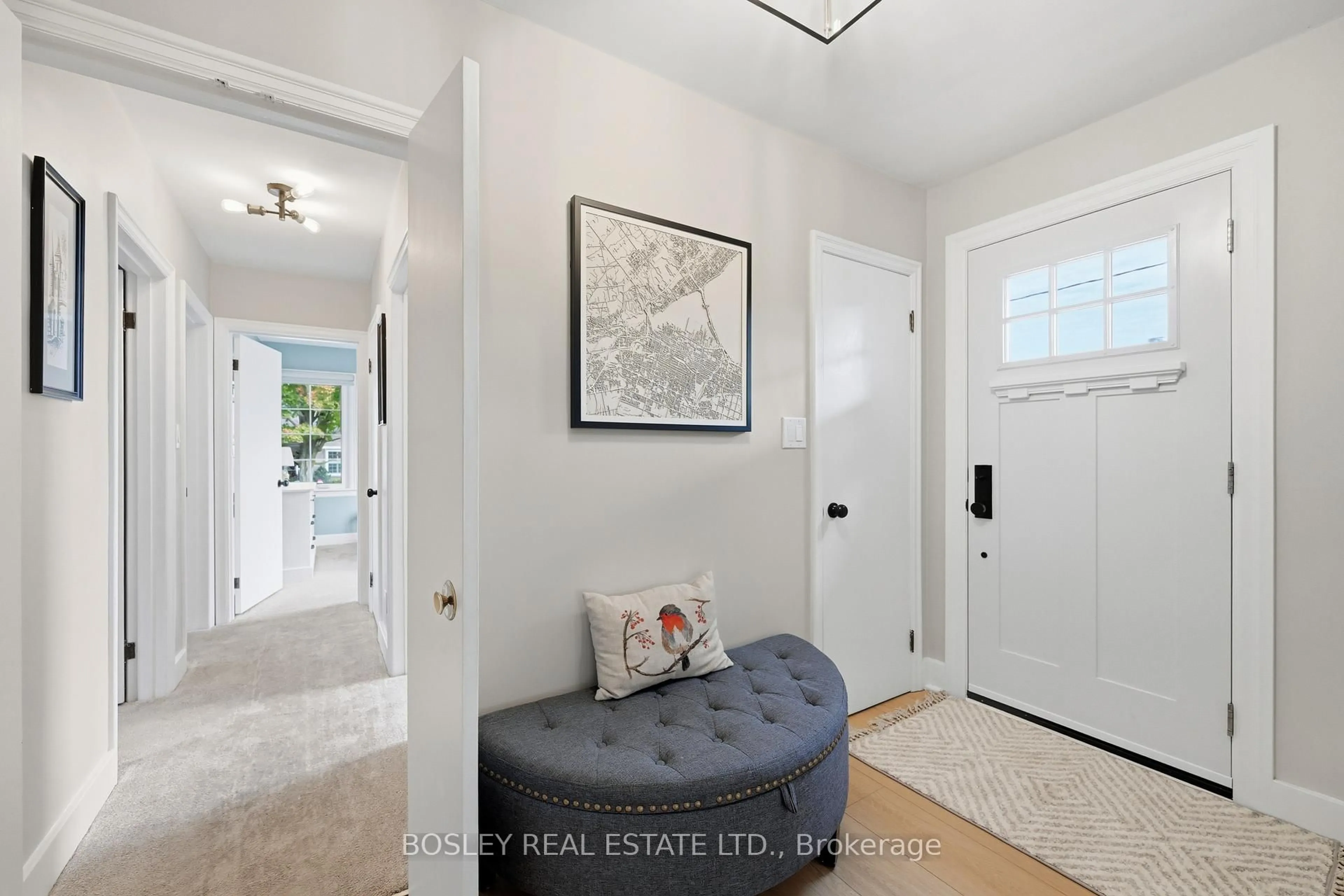 Indoor entryway for 7 Avalon Ave, Hamilton Ontario L8G 1X4