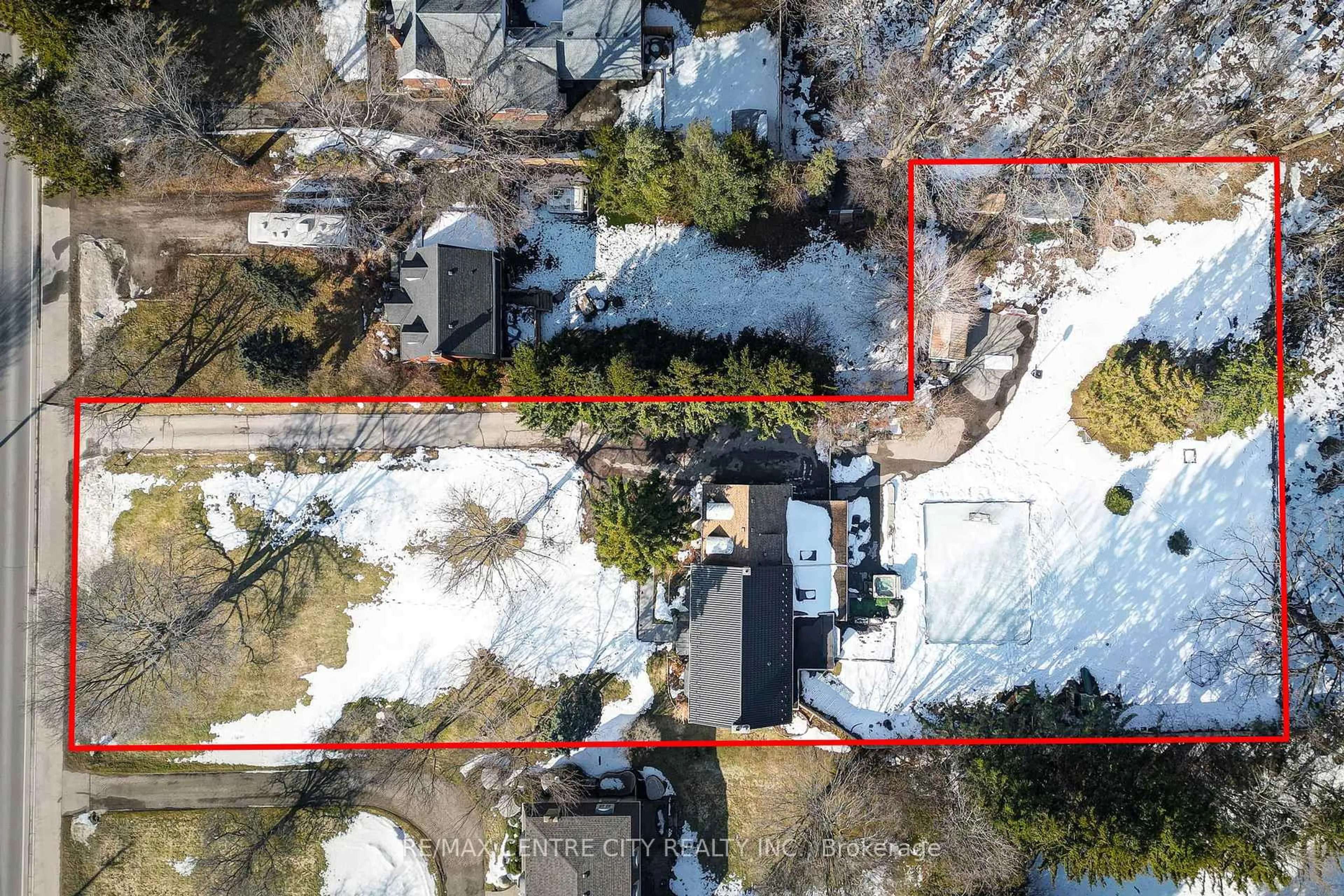 A pic from outside/outdoor area/front of a property/back of a property/a pic from drone, street for 339 Sunset Dr, Central Elgin Ontario N5R 3C6