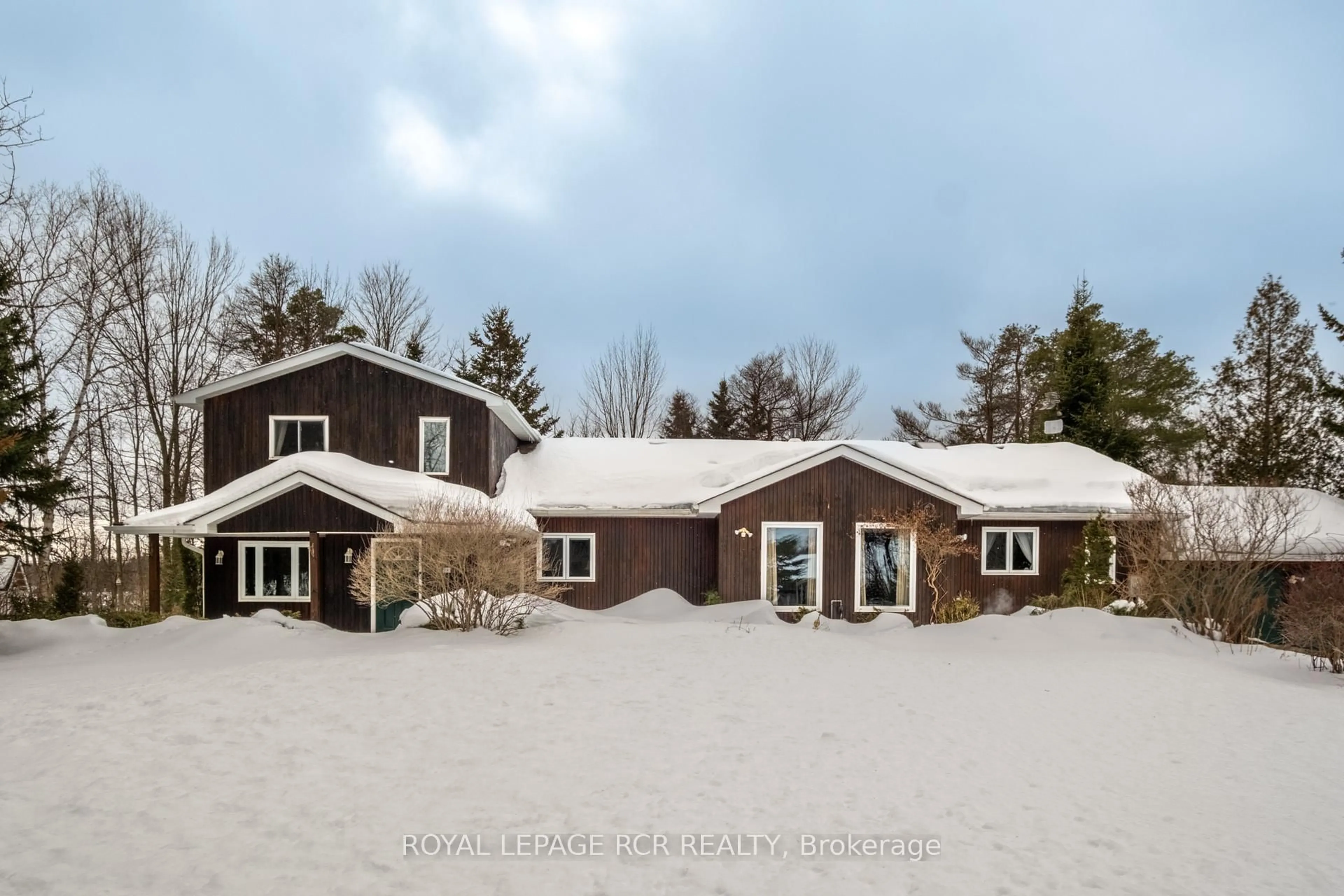 A pic from outside/outdoor area/front of a property/back of a property/a pic from drone, unknown for 6024 Fourth Line, Erin Ontario L0N 1N0