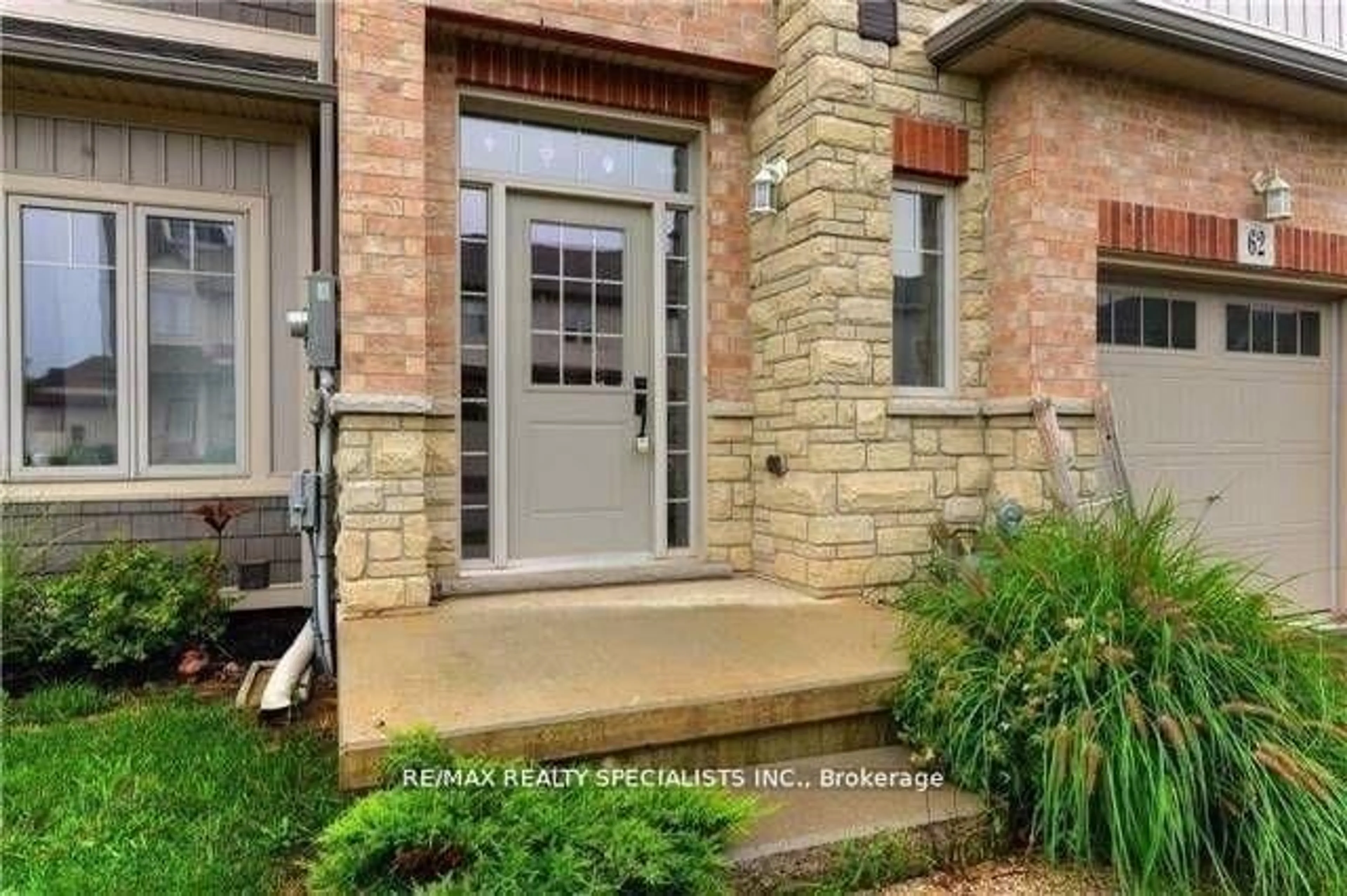 Indoor entryway for 8 Lakelawn Rd #62, Grimsby Ontario L3M 0G1