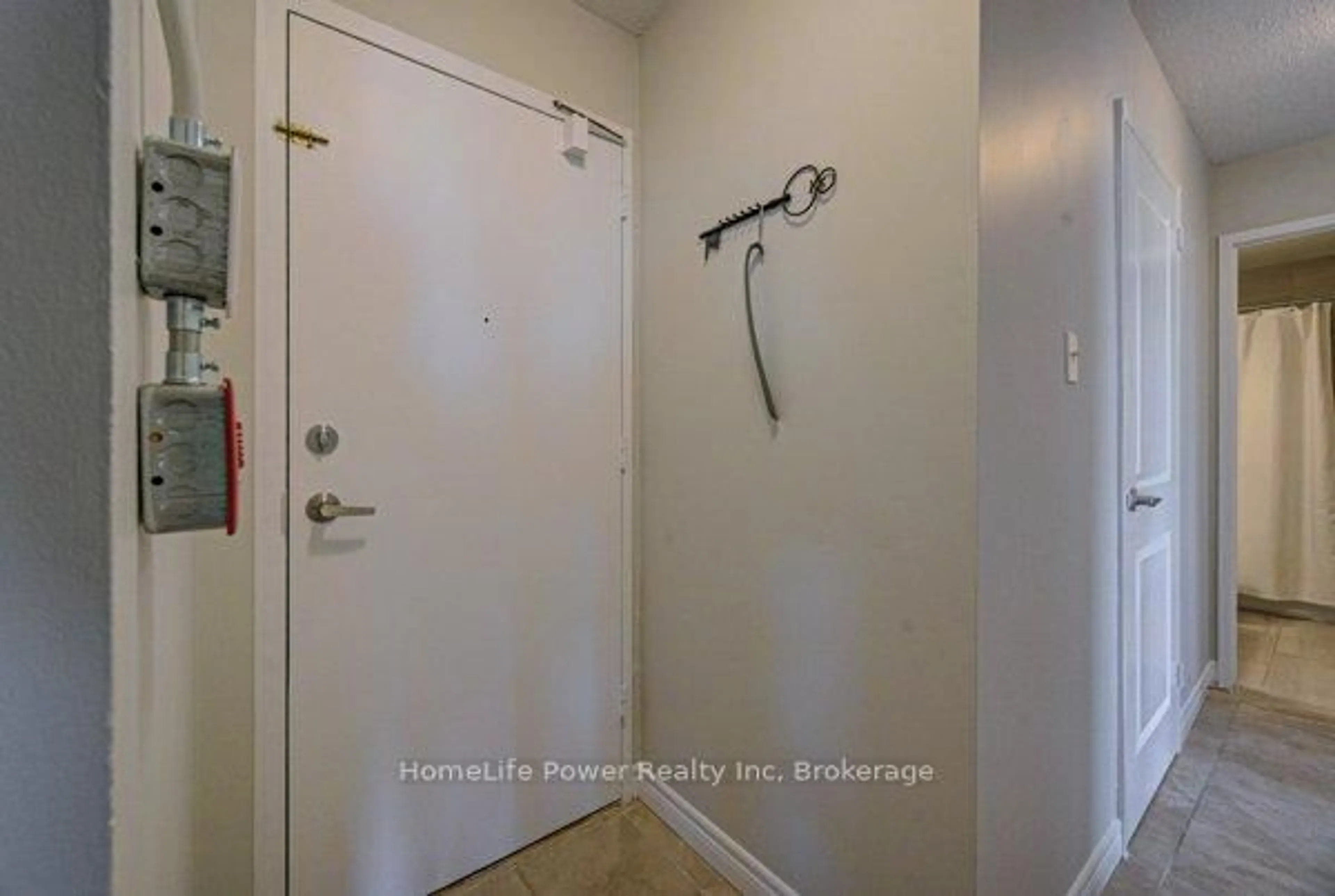 Indoor entryway for 1100 Courtland Ave #1014, Kitchener Ontario N2C 2H9