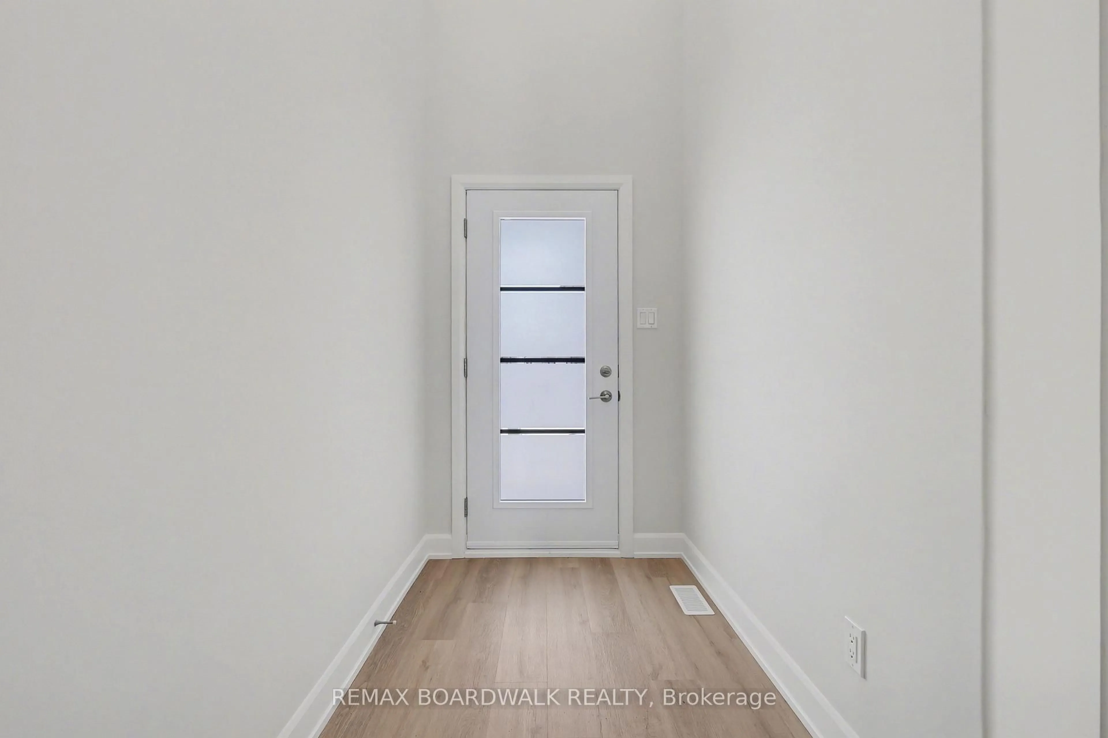 Indoor entryway for 967 Chablis Cres, Russell Ontario K0A 1W0