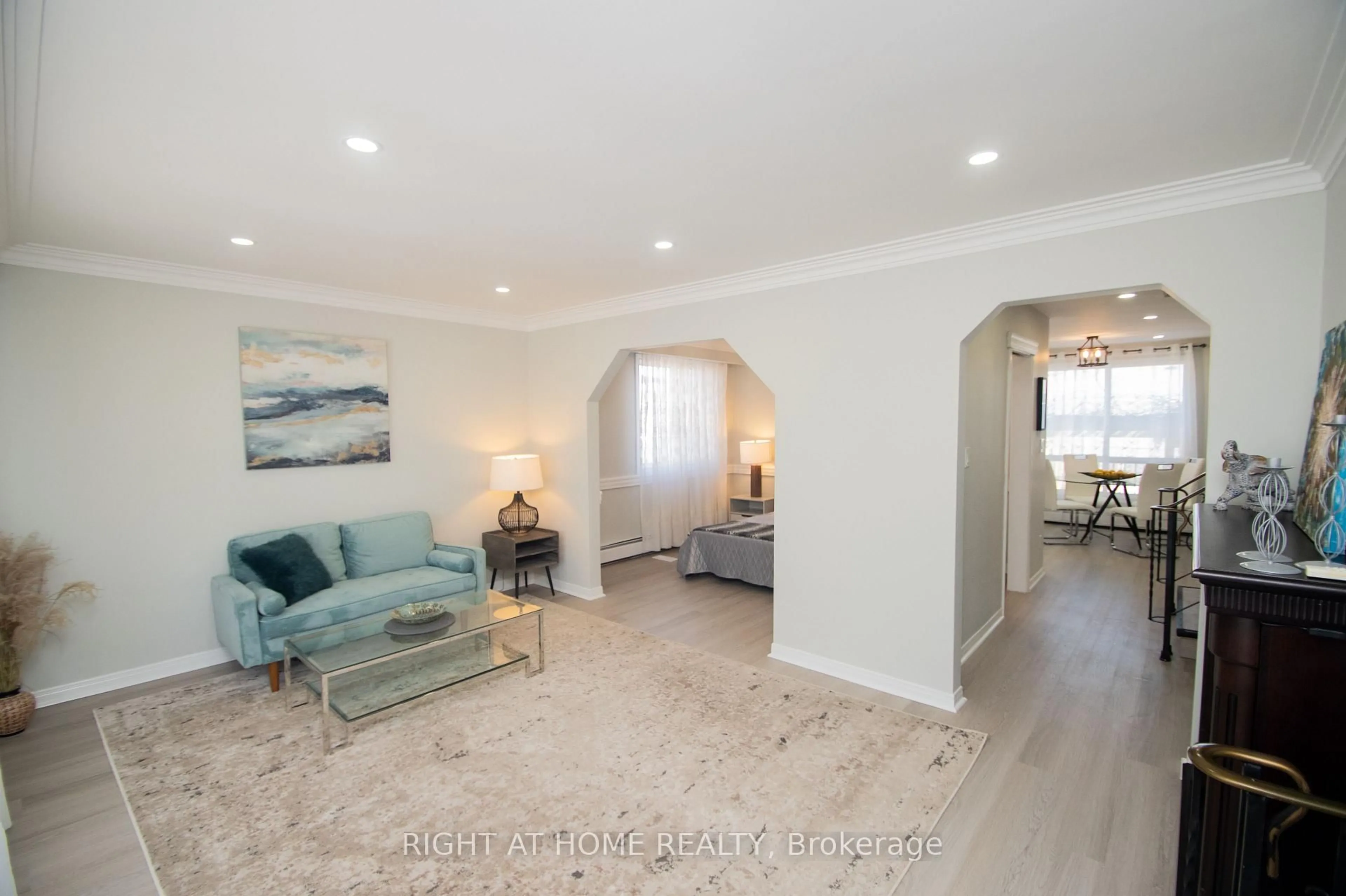 Living room with furniture, unknown for 6807 Corwin Cres, Niagara Falls Ontario L2G 2M8