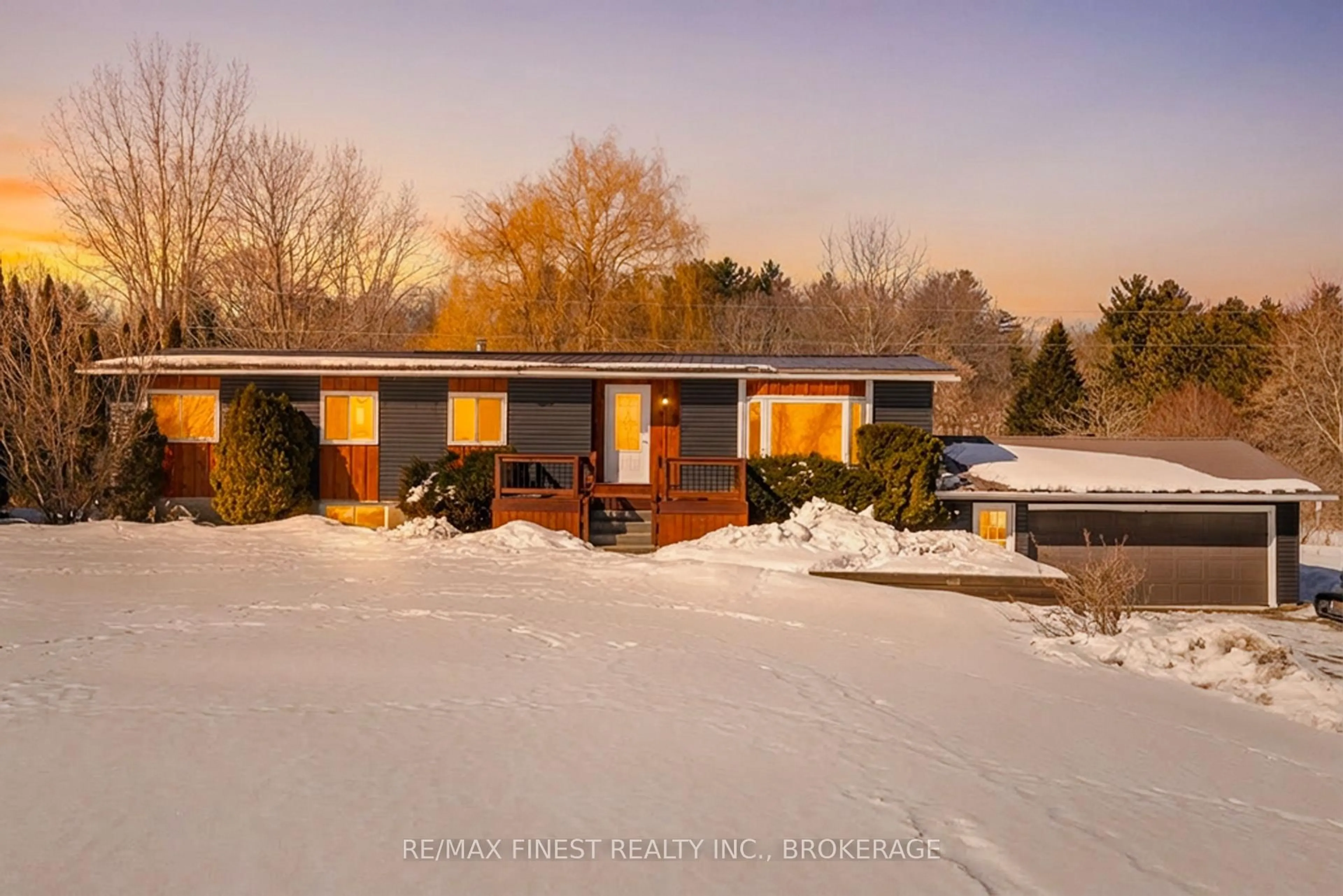 A pic from outside/outdoor area/front of a property/back of a property/a pic from drone, street for 1162 Thousand Islands Pkwy, Front of Yonge Ontario K0E 1R0