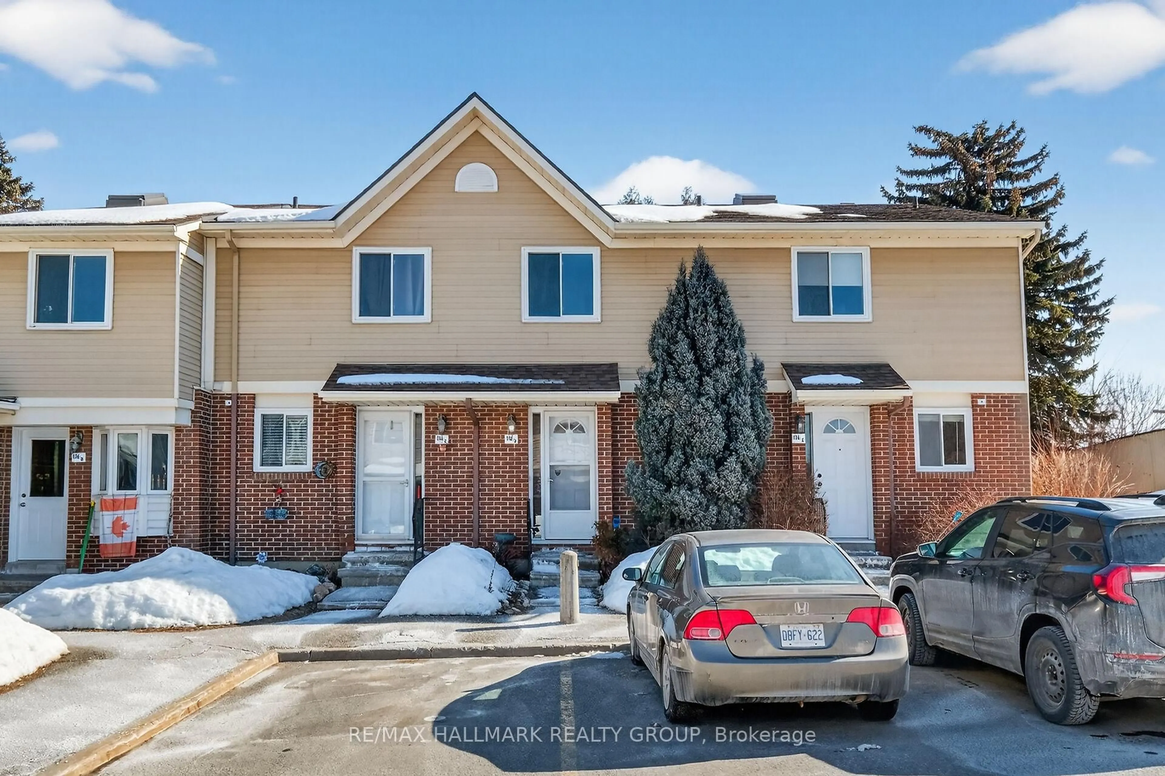 A pic from outside/outdoor area/front of a property/back of a property/a pic from drone, street for 116 Valley Stream Dr #D, Ottawa Ontario K2H 9E1