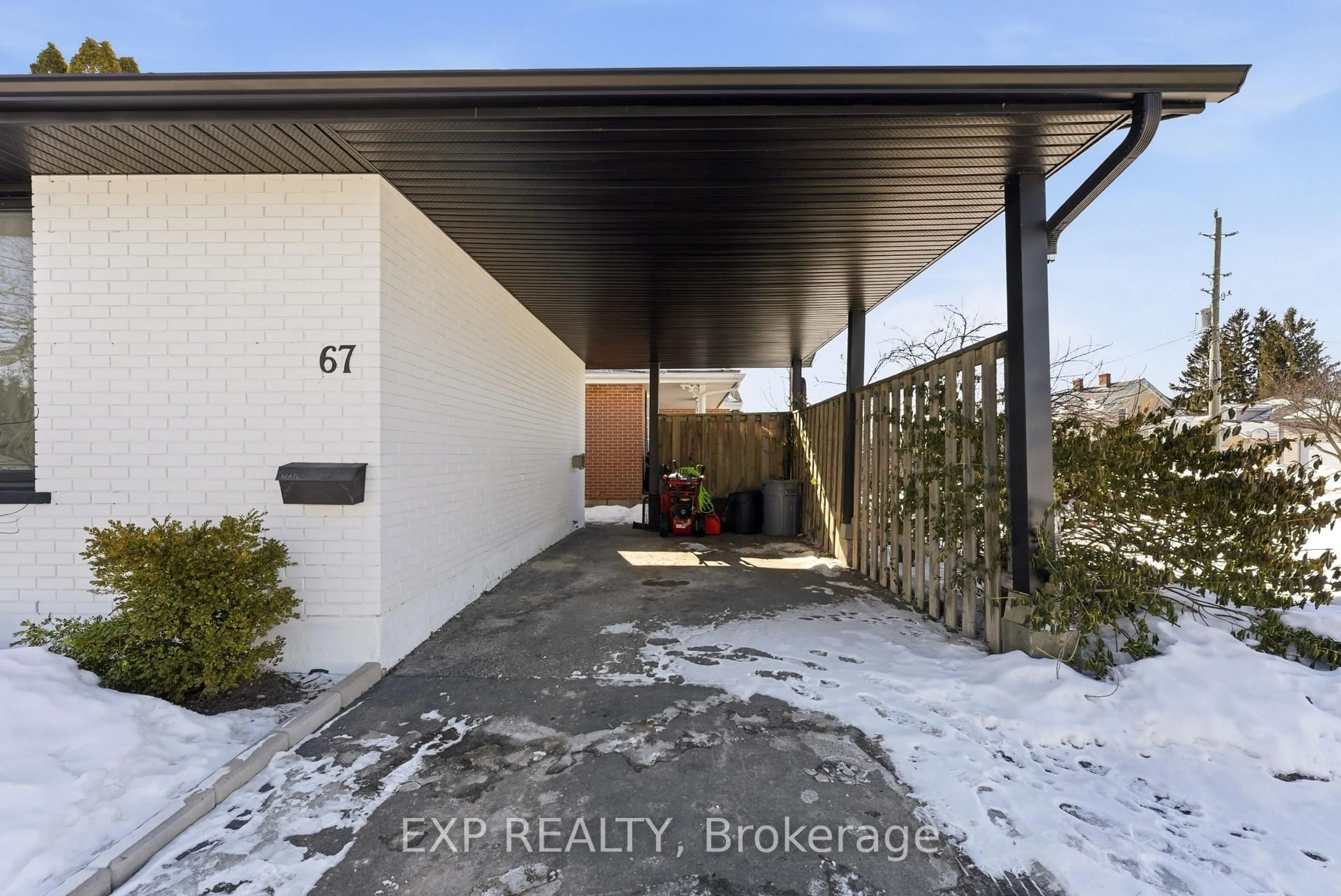 Indoor entryway for 67 Leland Dr, Belleville Ontario K8P 1G4