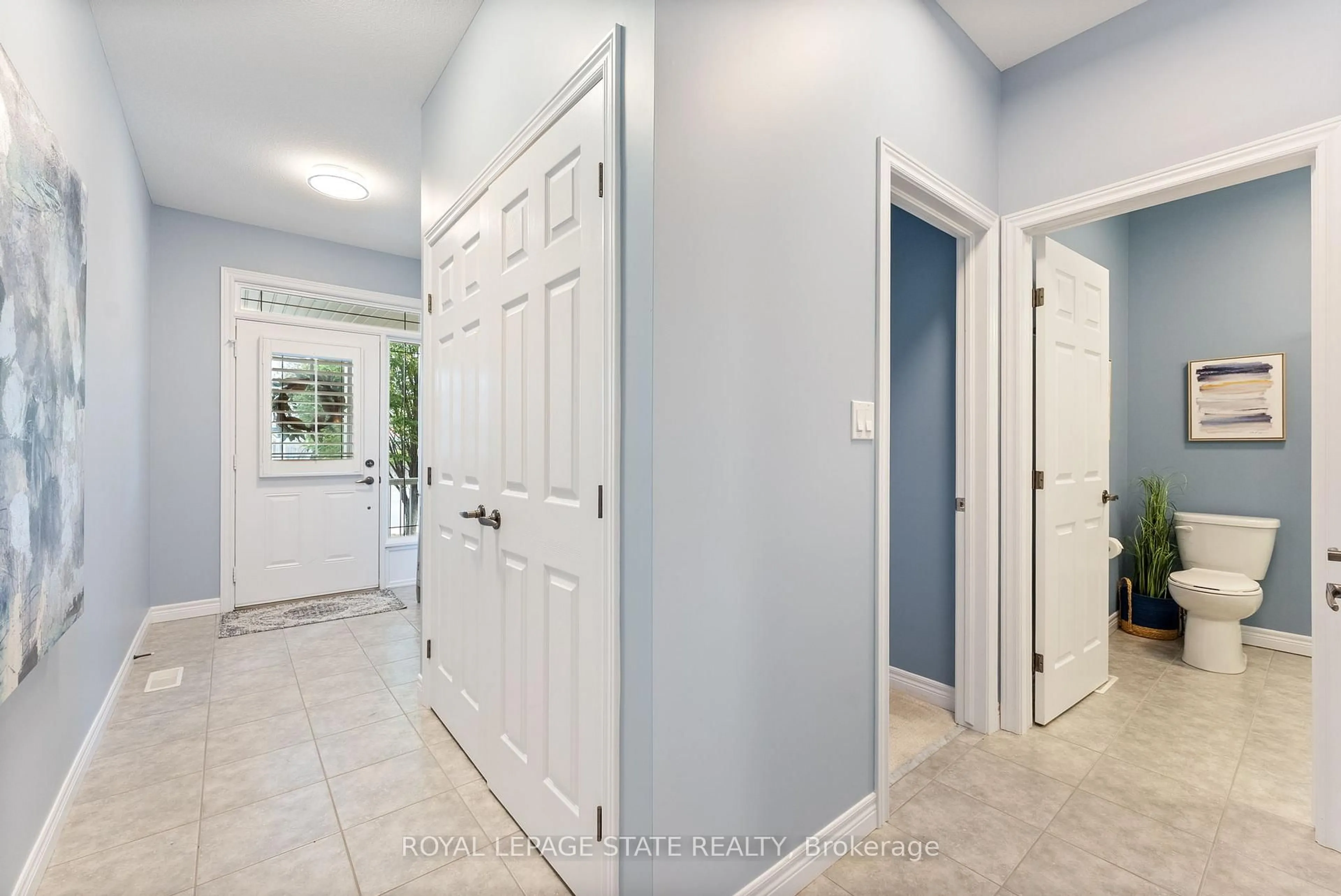 Indoor entryway for 21 Finton Lane, Hamilton Ontario L0R 1C0