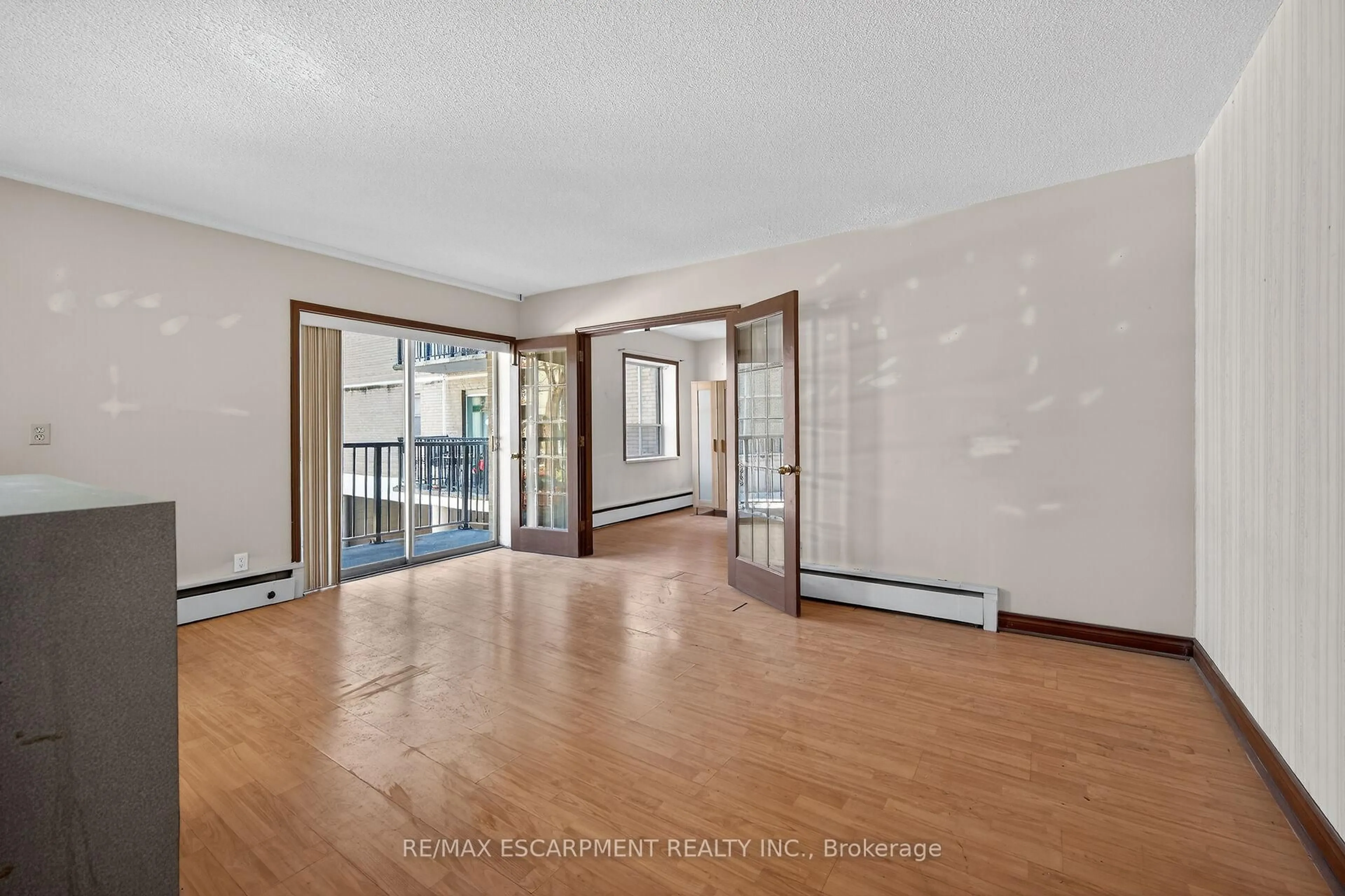 Unknown for 40 Robinson St #209, Hamilton Ontario L8P 1Y9