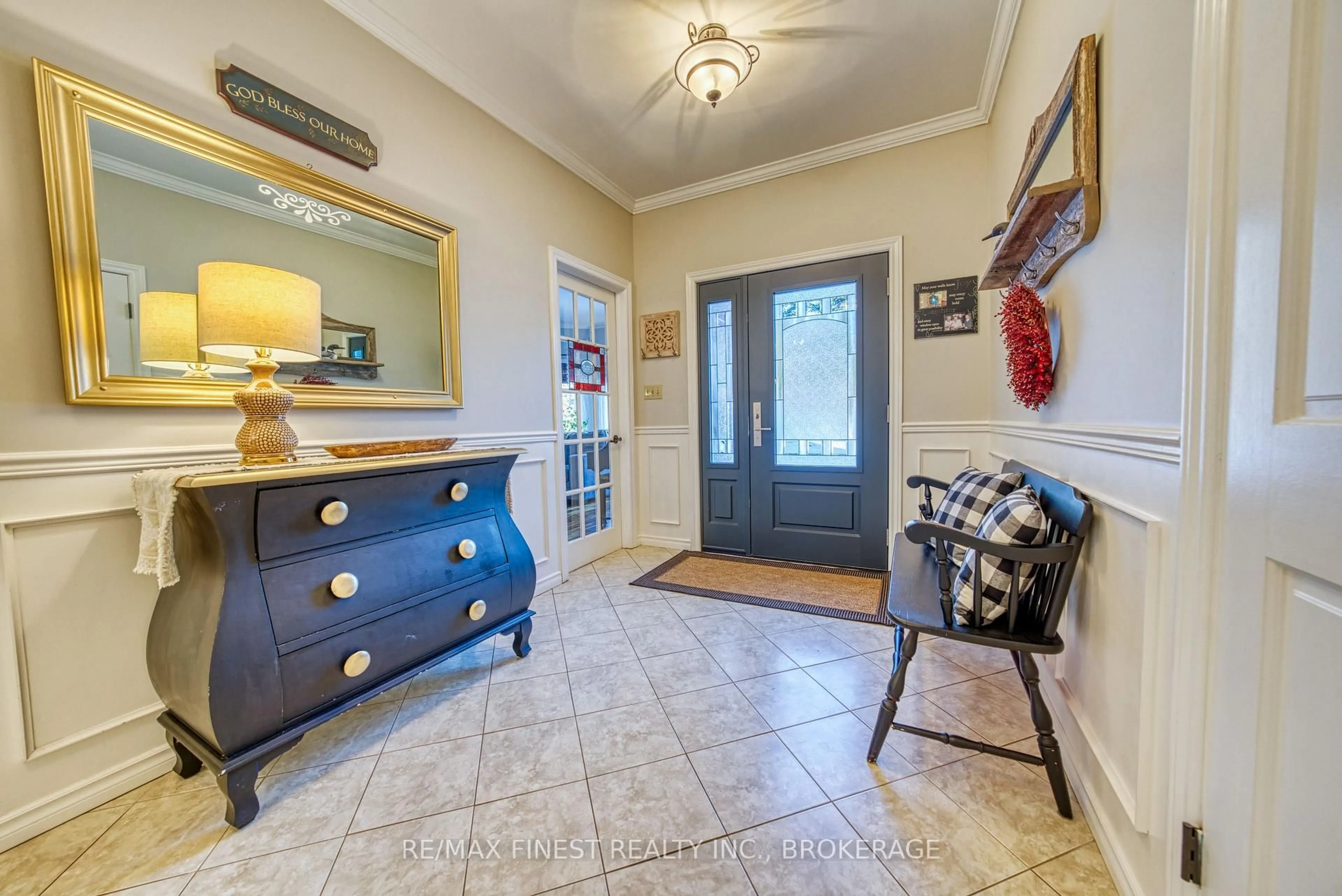 Indoor entryway for 108 Grayrock Cres, Front of Leeds & Seeleys Bay Ontario K7G 2V4