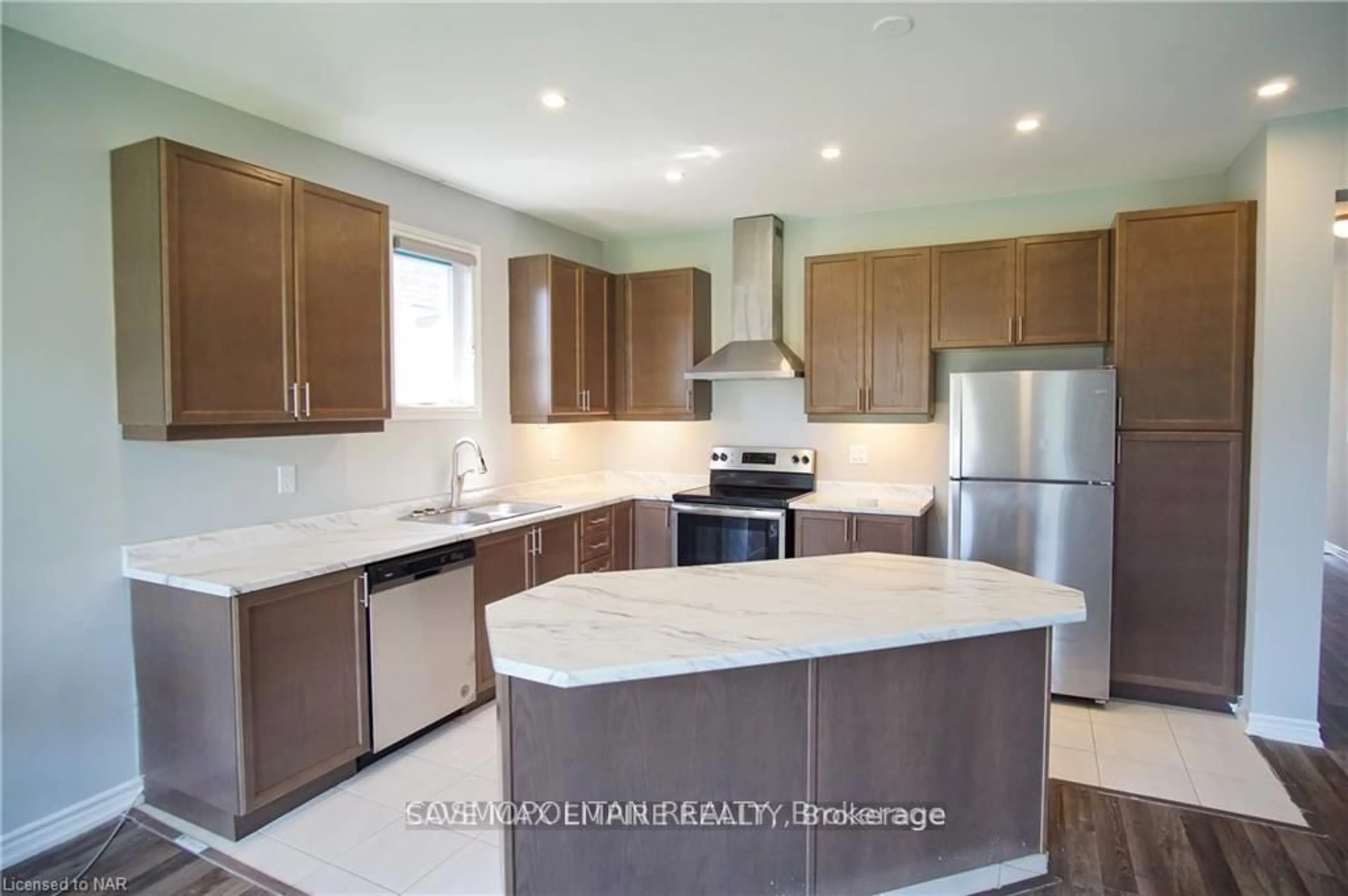 Open concept kitchen, unknown for 1202 Green Acres Dr, Fort Erie Ontario L2A 0C9