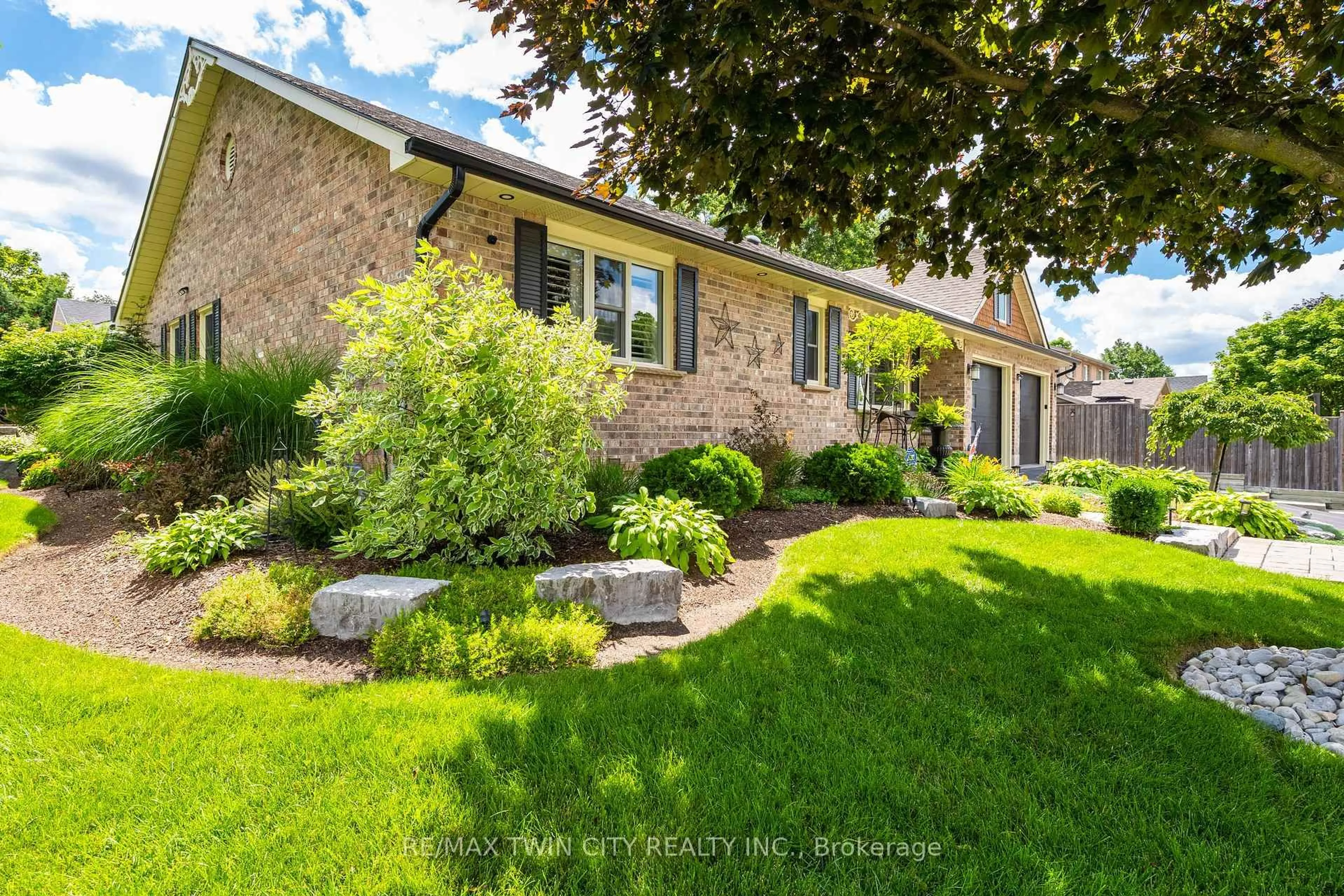 Unknown for 71 Santa Maria Dr, Cambridge Ontario N1R 8A2