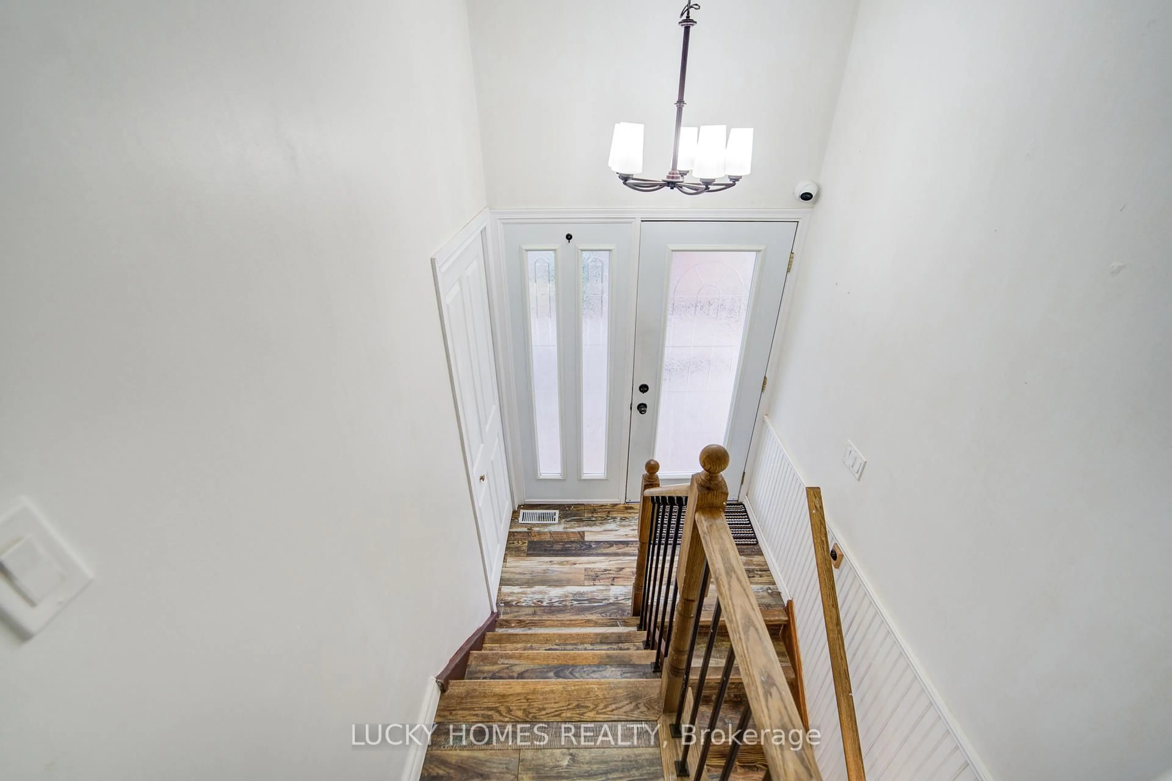 Stairs for 711 Otonabee Dr, Peterborough Ontario M1B 6B2