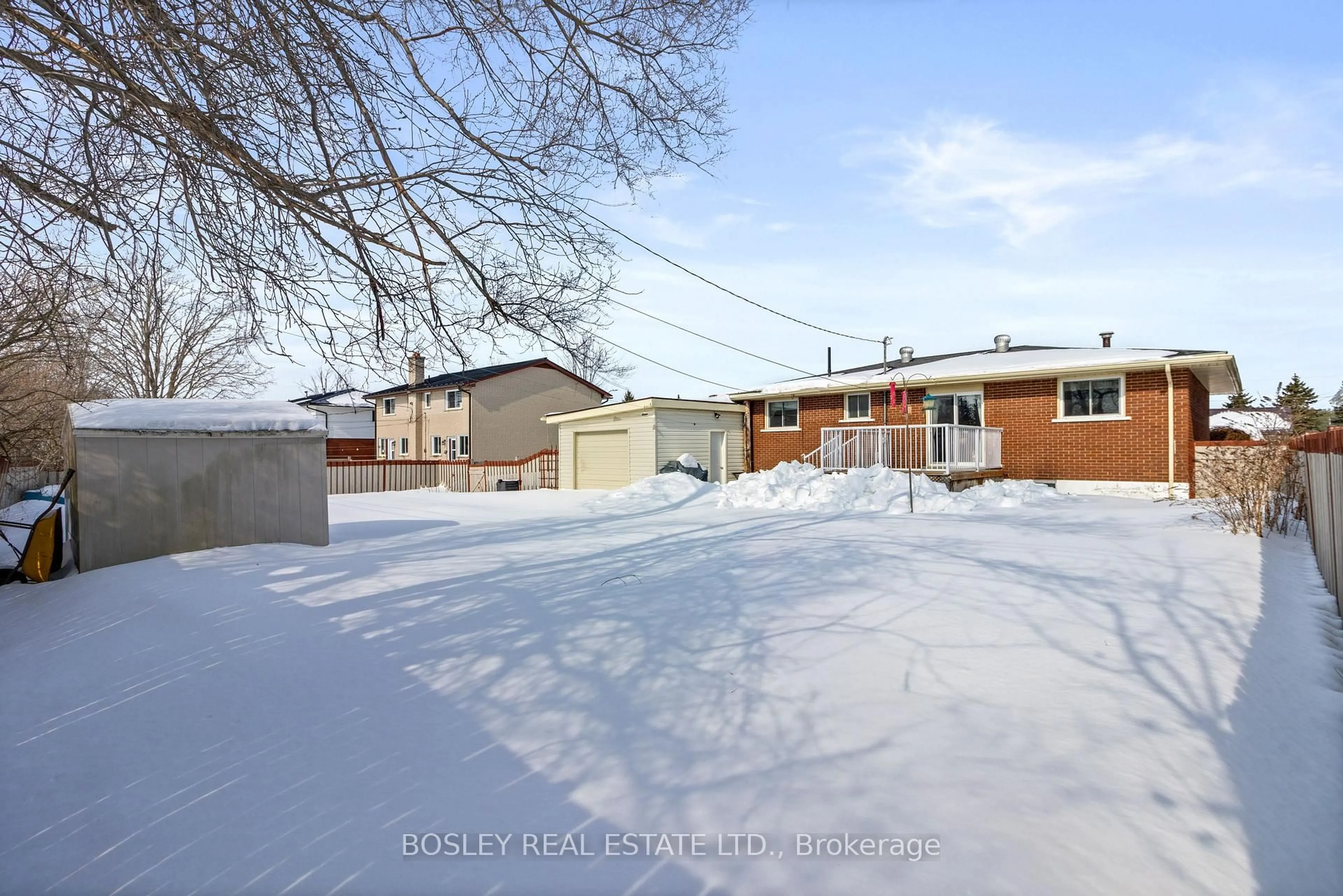 A pic from outside/outdoor area/front of a property/back of a property/a pic from drone, street for 509 14th St, Hanover Ontario N4N 1Z8