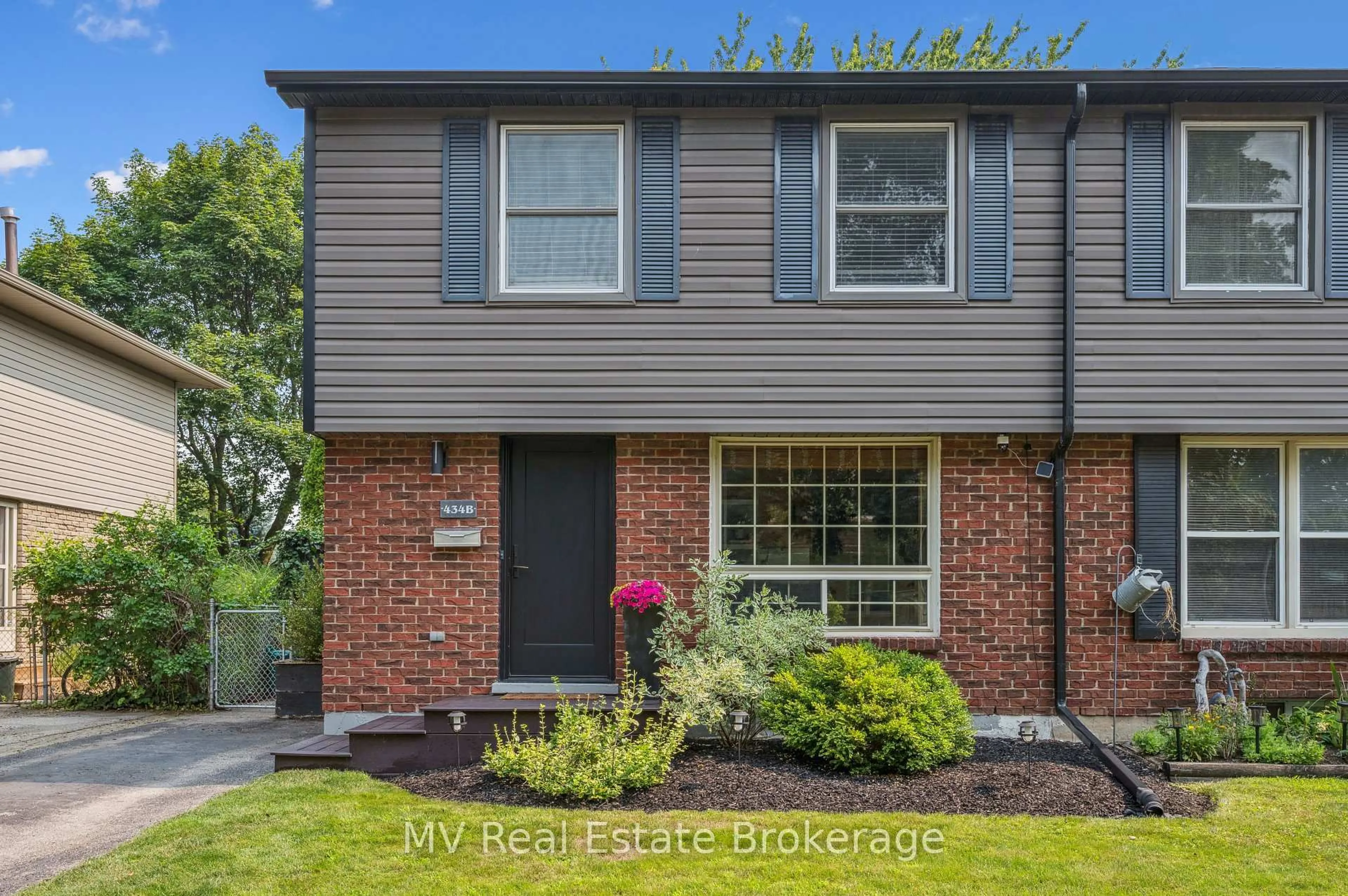 Home with brick exterior material, street for 434B Dunvegan Dr, Waterloo Ontario N2K 2C7