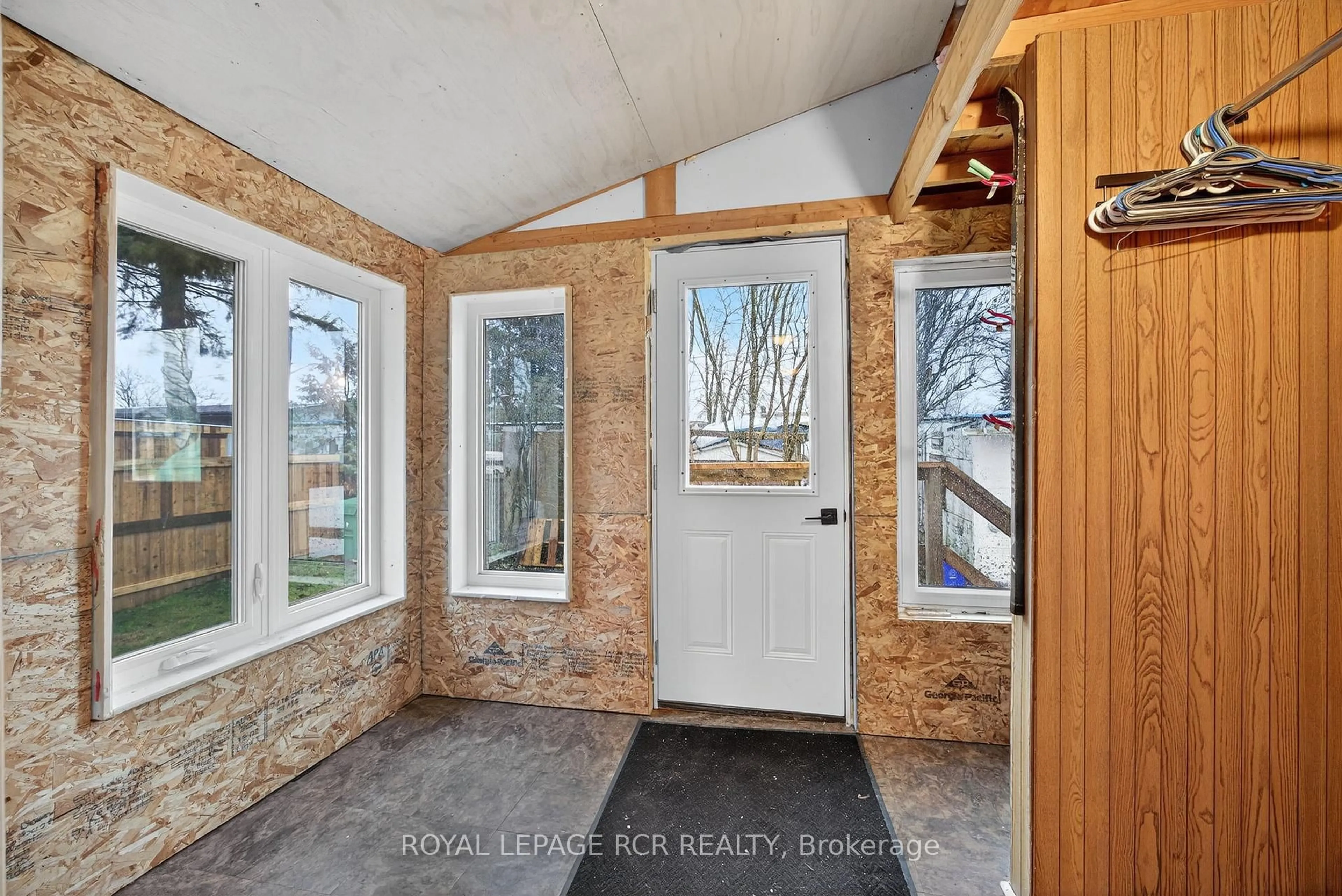 Indoor entryway for 170 Young St, Southgate Ontario N0C 1B0