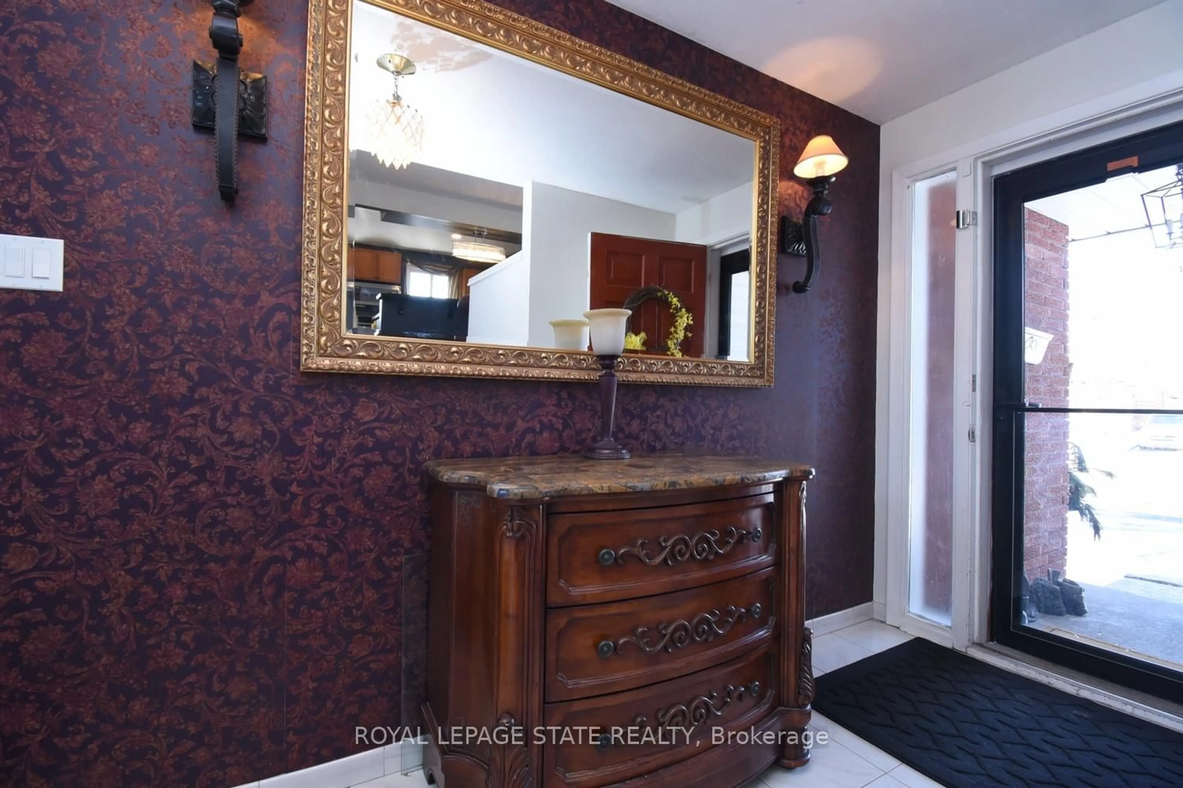 Standard bathroom, ceramic/tile floor for 158 Clifton Downs Rd, Hamilton Ontario L9C 2P6