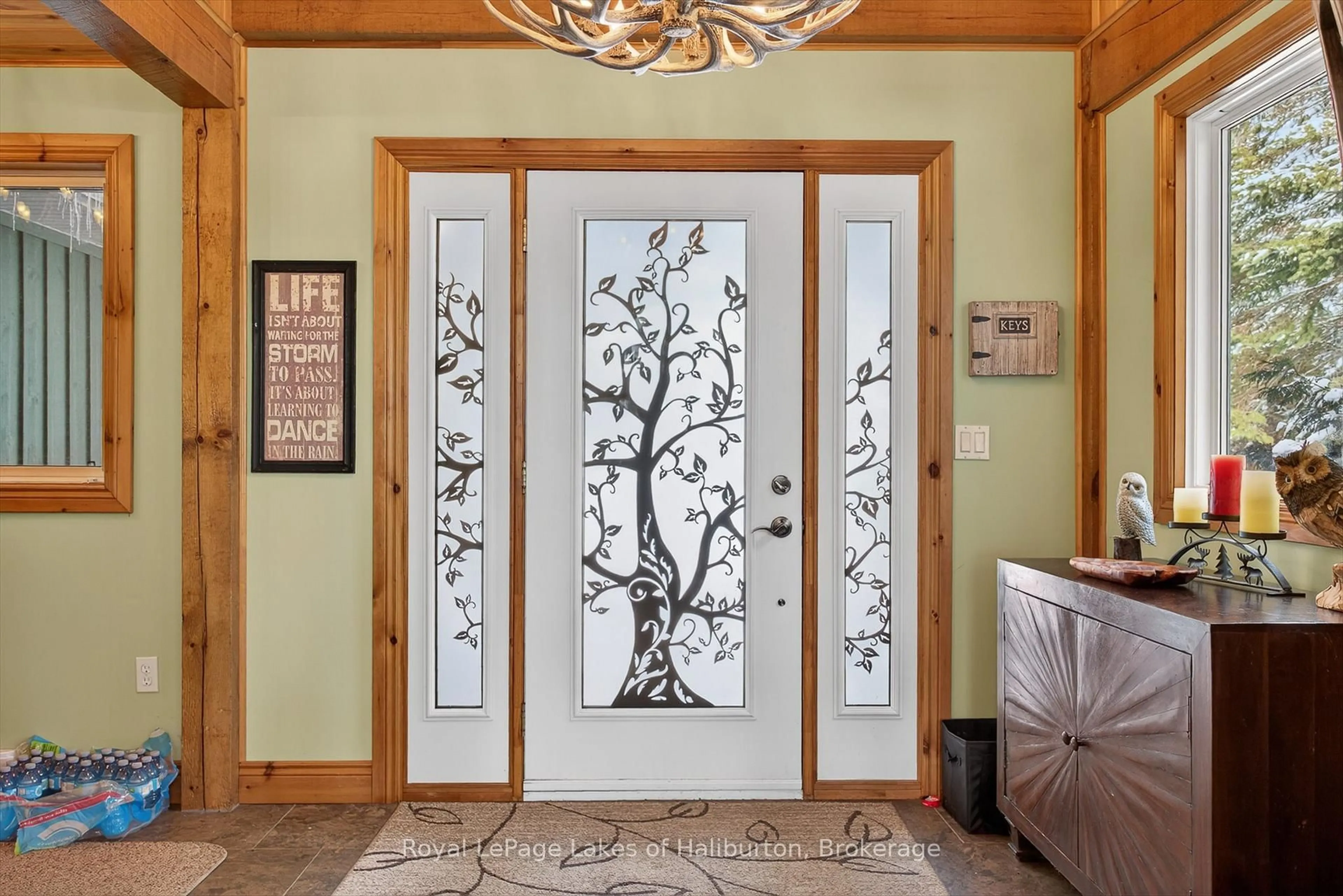 Indoor entryway for 54 Clearview Dr, Trent Lakes Ontario K0M 2A0