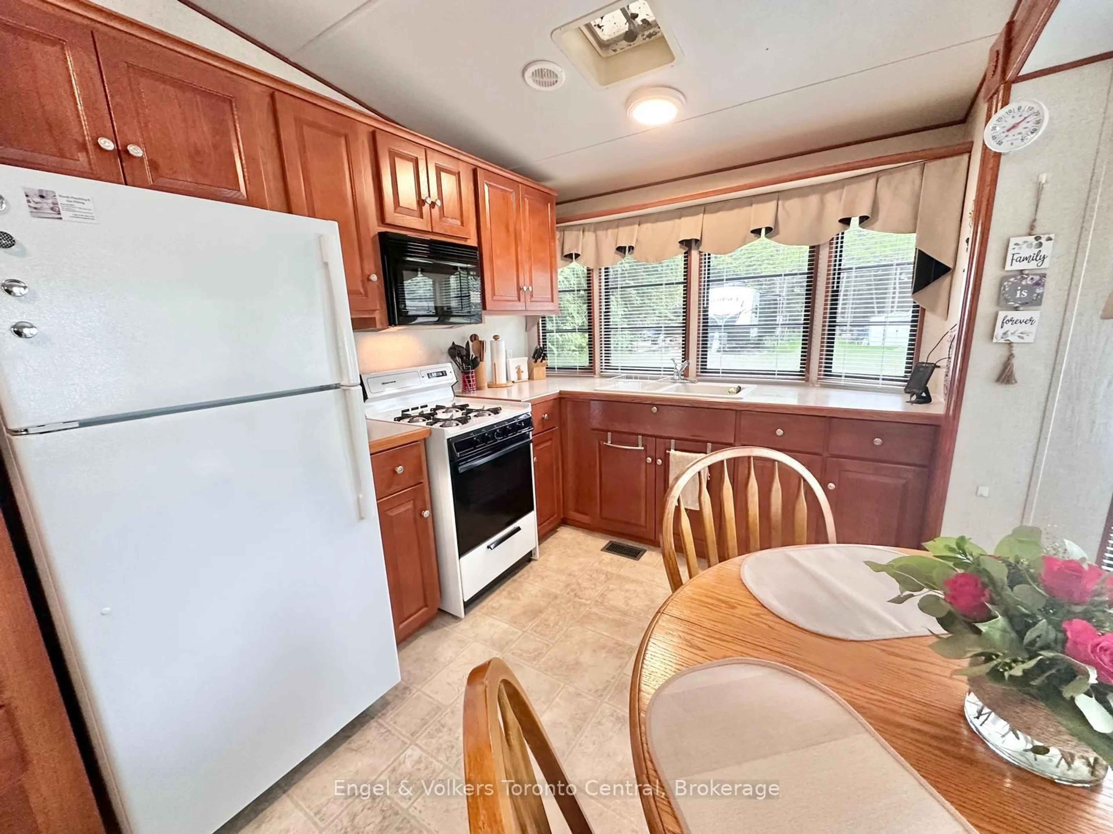 Standard kitchen, unknown for 7489 SIDEROAD 5 E #T 5, Wellington North Ontario N0G 2L0