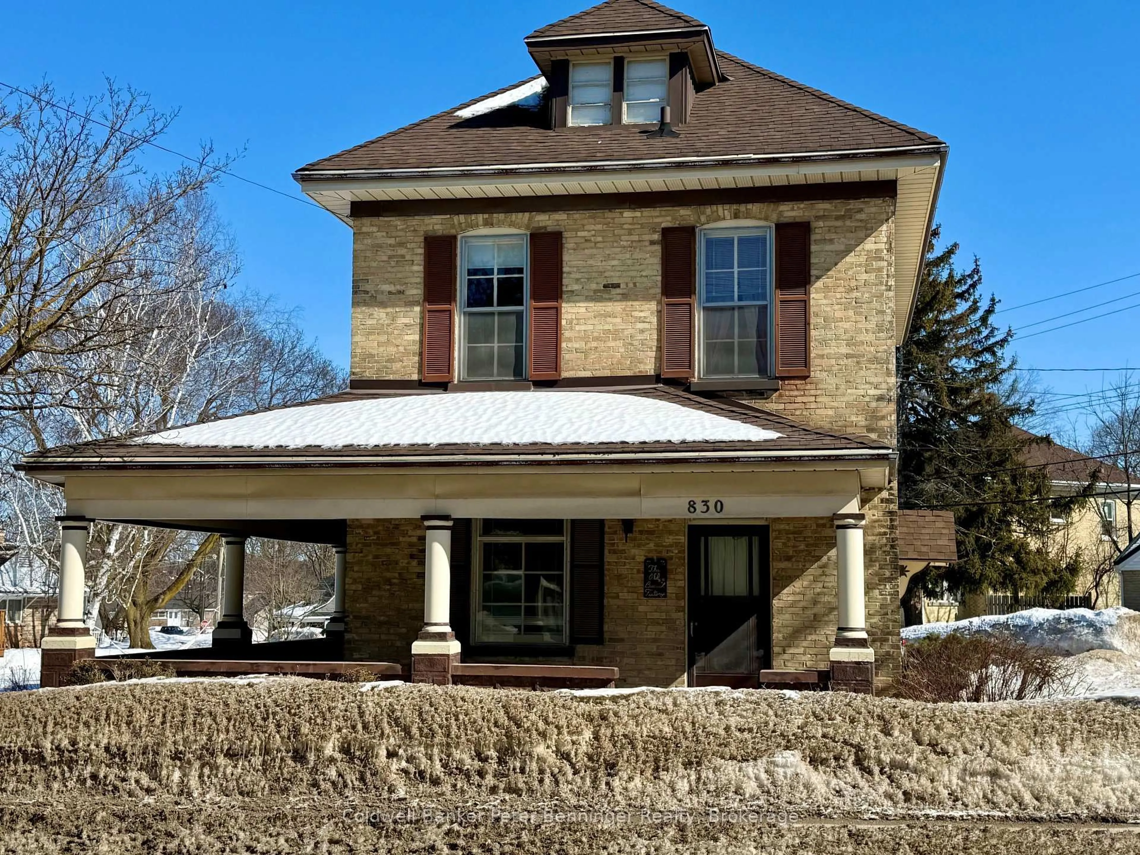 Home with brick exterior material, building for 830 Yonge St, Brockton Ontario N0G 2V0