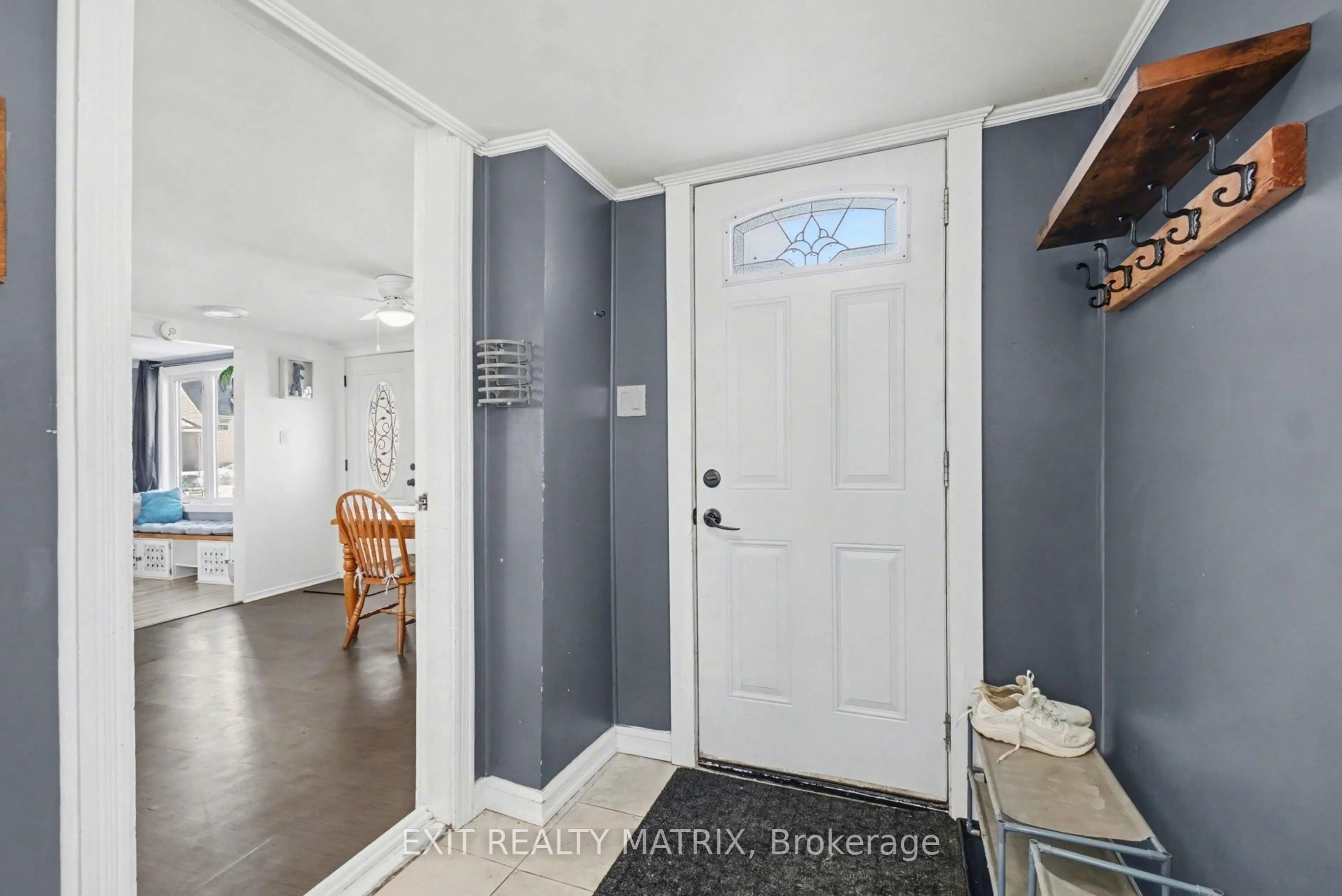 Indoor entryway for 23 Charles St, North Stormont Ontario K0A 1R0