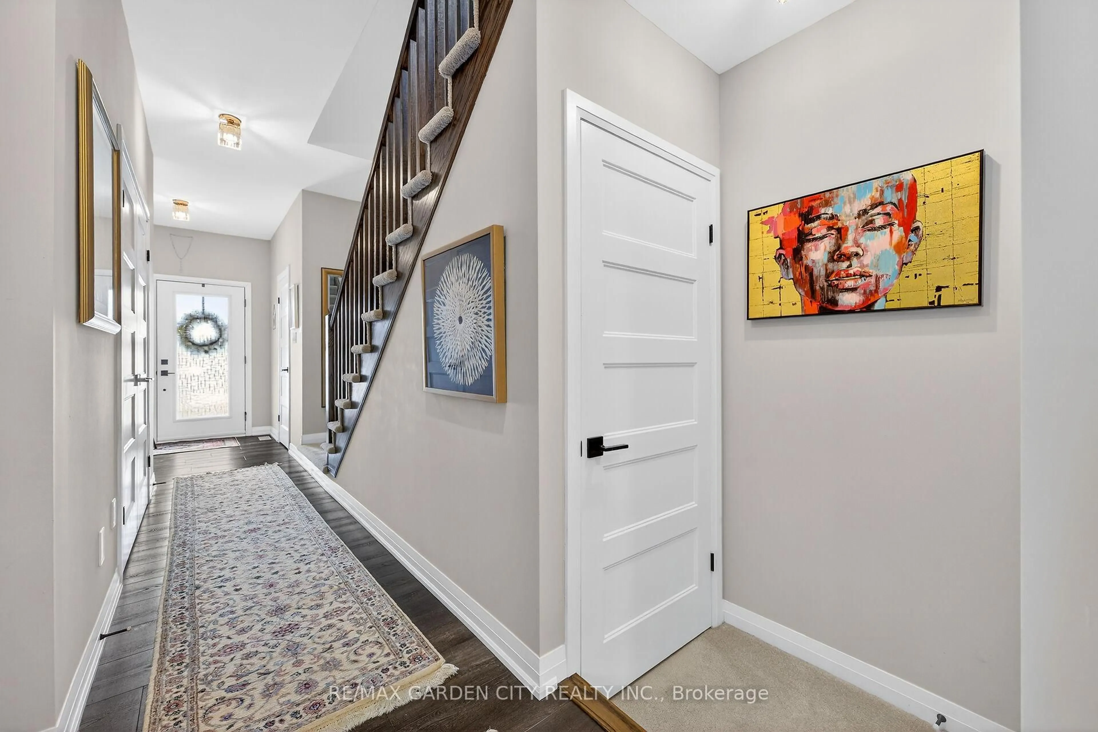 Indoor entryway for 32 Jayla Lane, West Lincoln Ontario L0R 2A0