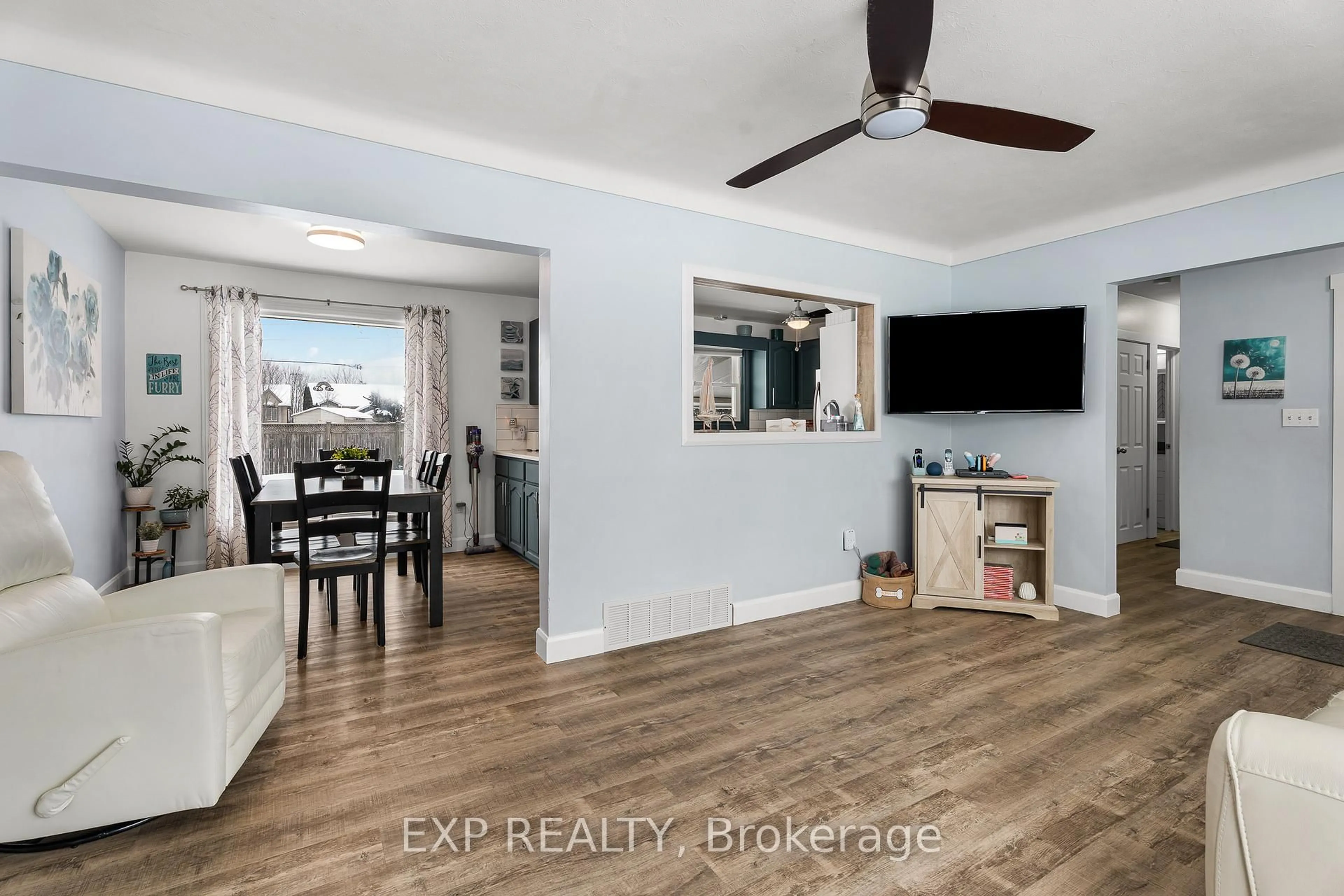 Open concept kitchen, unknown for 8857 Banting Ave, Niagara Falls Ontario L2G 7A1