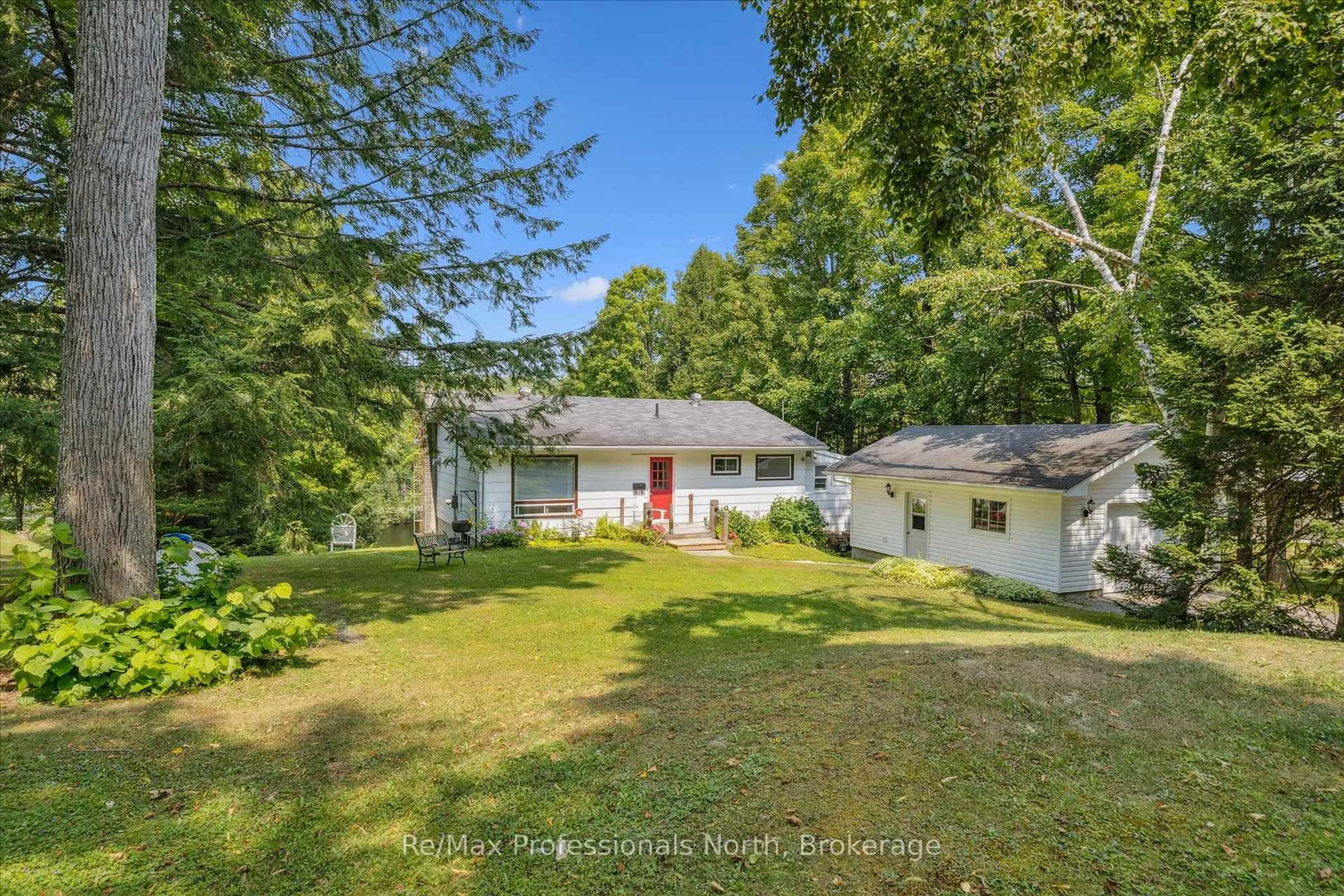A pic from outside/outdoor area/front of a property/back of a property/a pic from drone, water/lake/river/ocean view for 1042 River Haven Rd, Bracebridge Ontario P1L 1X1