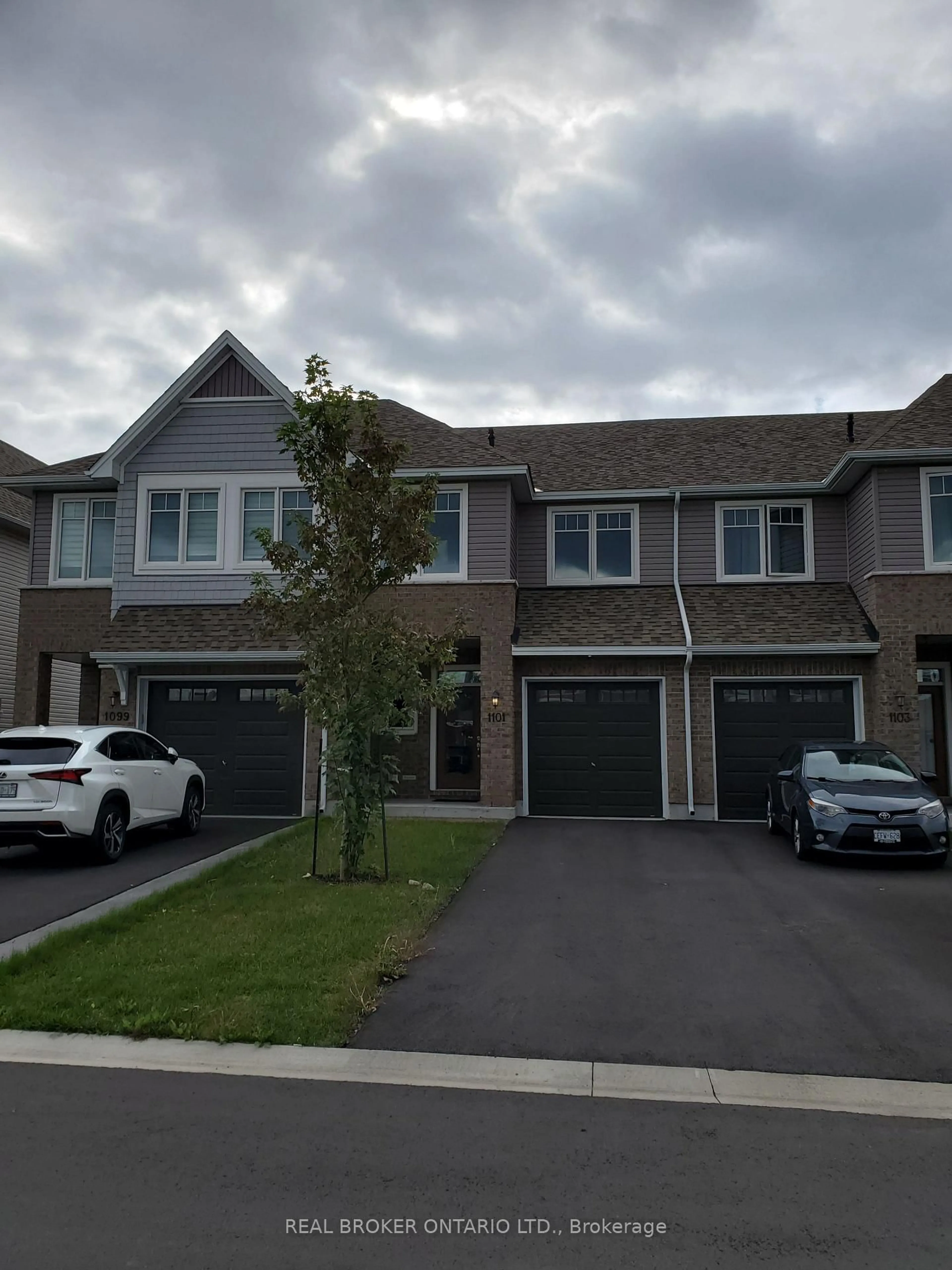 A pic from outside/outdoor area/front of a property/back of a property/a pic from drone, street for 1101 Horizon Dr, Kingston Ontario K7P 0M4
