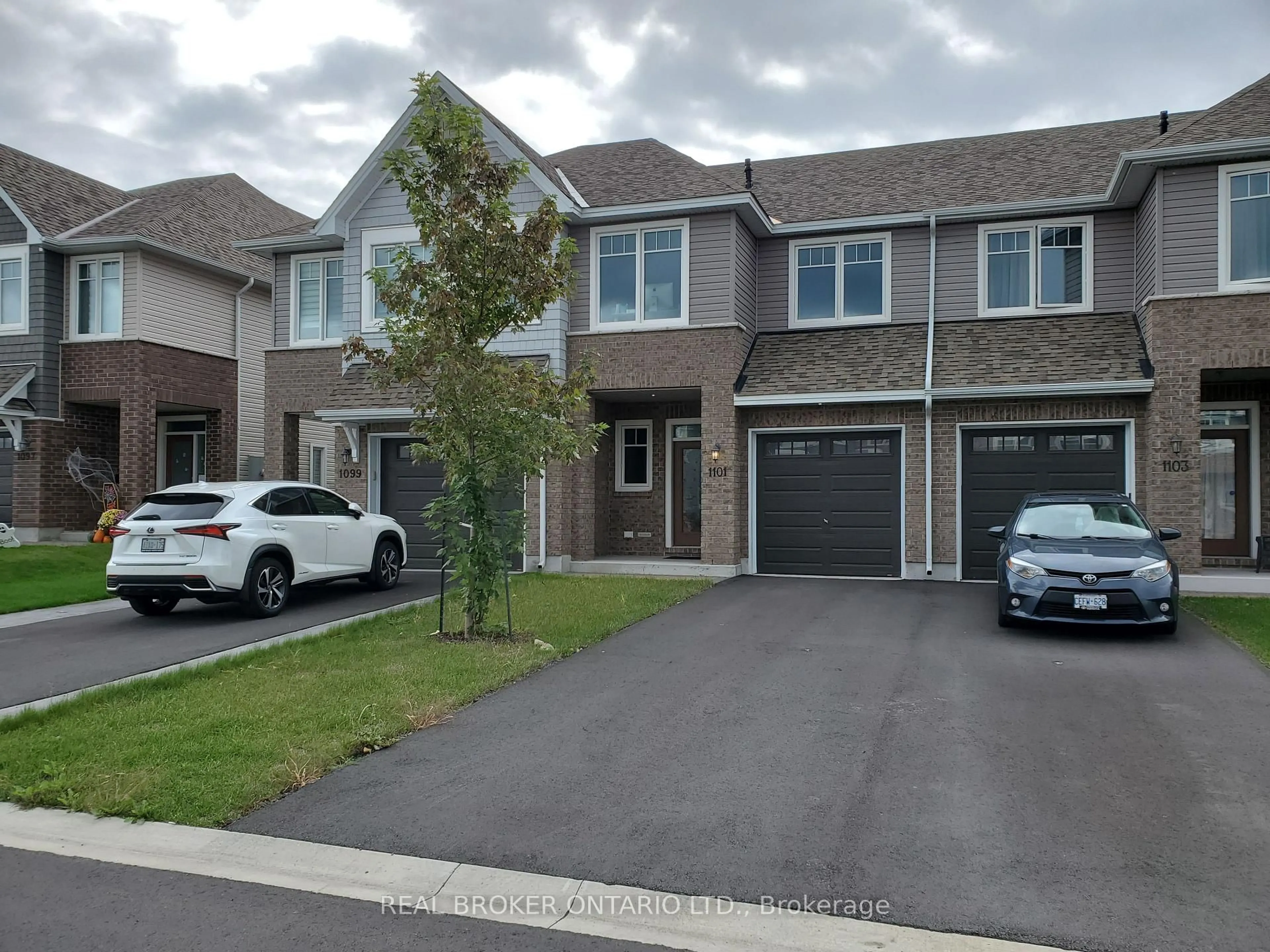 A pic from outside/outdoor area/front of a property/back of a property/a pic from drone, street for 1101 Horizon Dr, Kingston Ontario K7P 0M4
