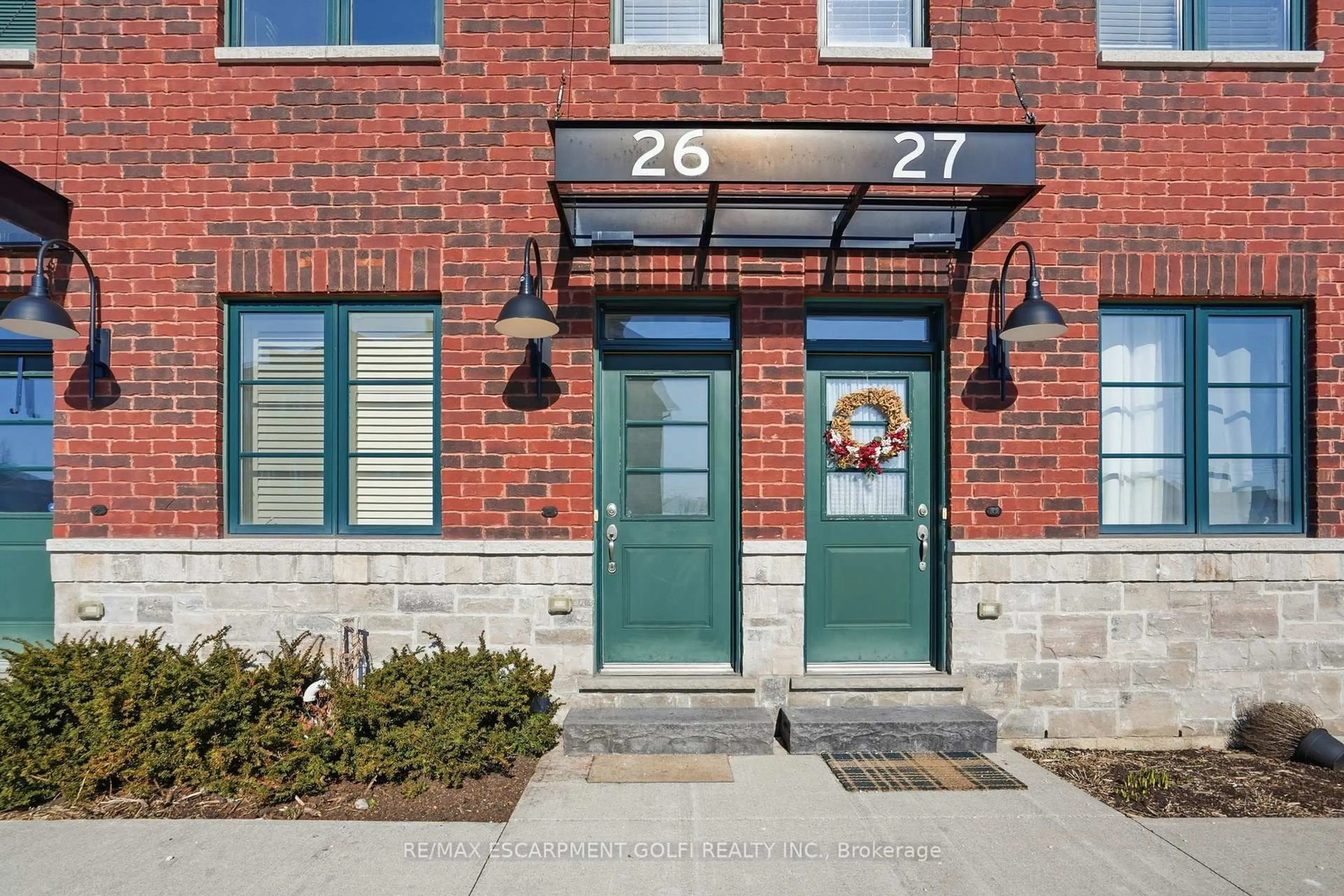 Home with brick exterior material, street for 290 Barton St #26, Hamilton Ontario L8R 3P3