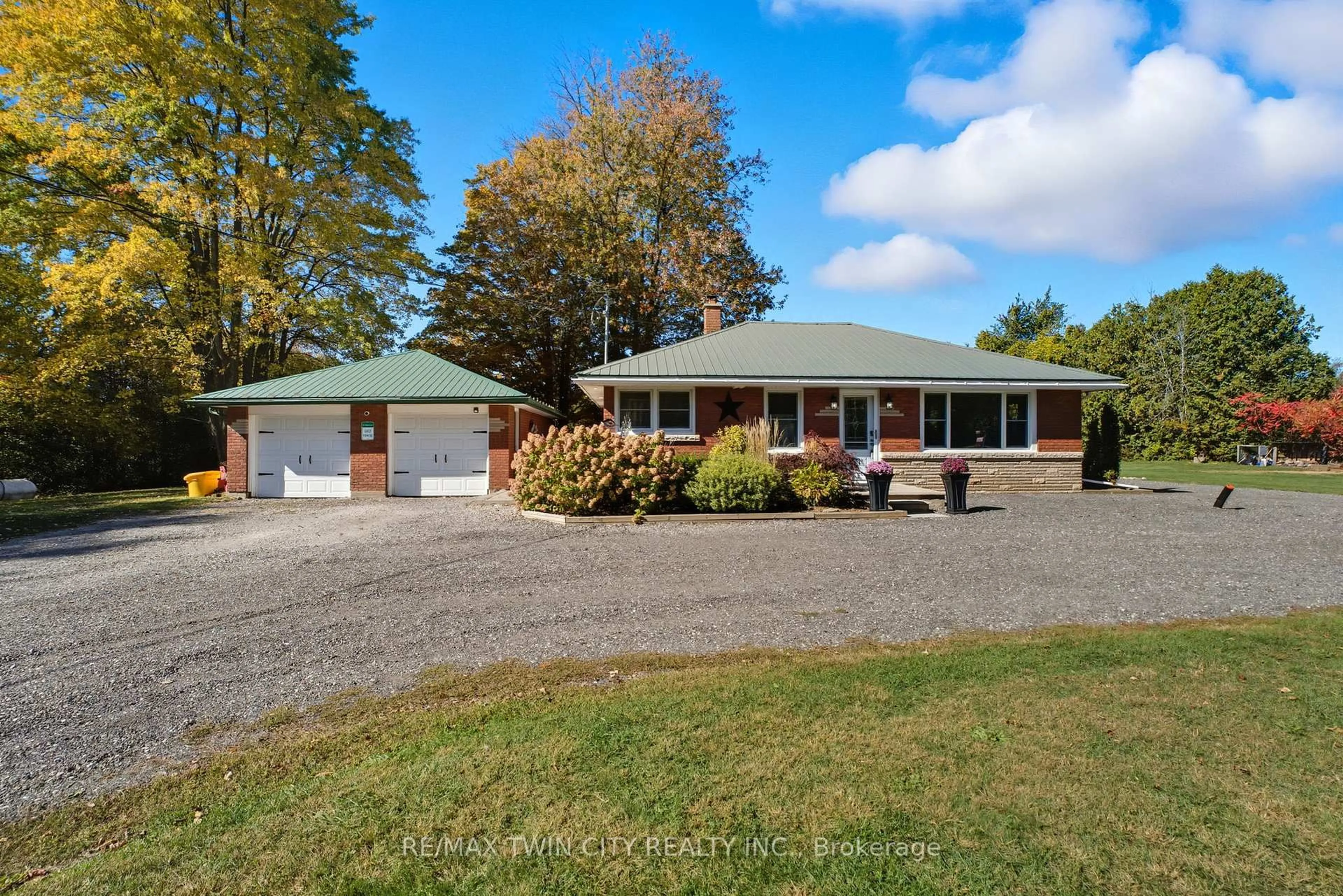 A pic from outside/outdoor area/front of a property/back of a property/a pic from drone, street for 1822 Spragues Rd, North Dumfries Ontario N1R 5S5