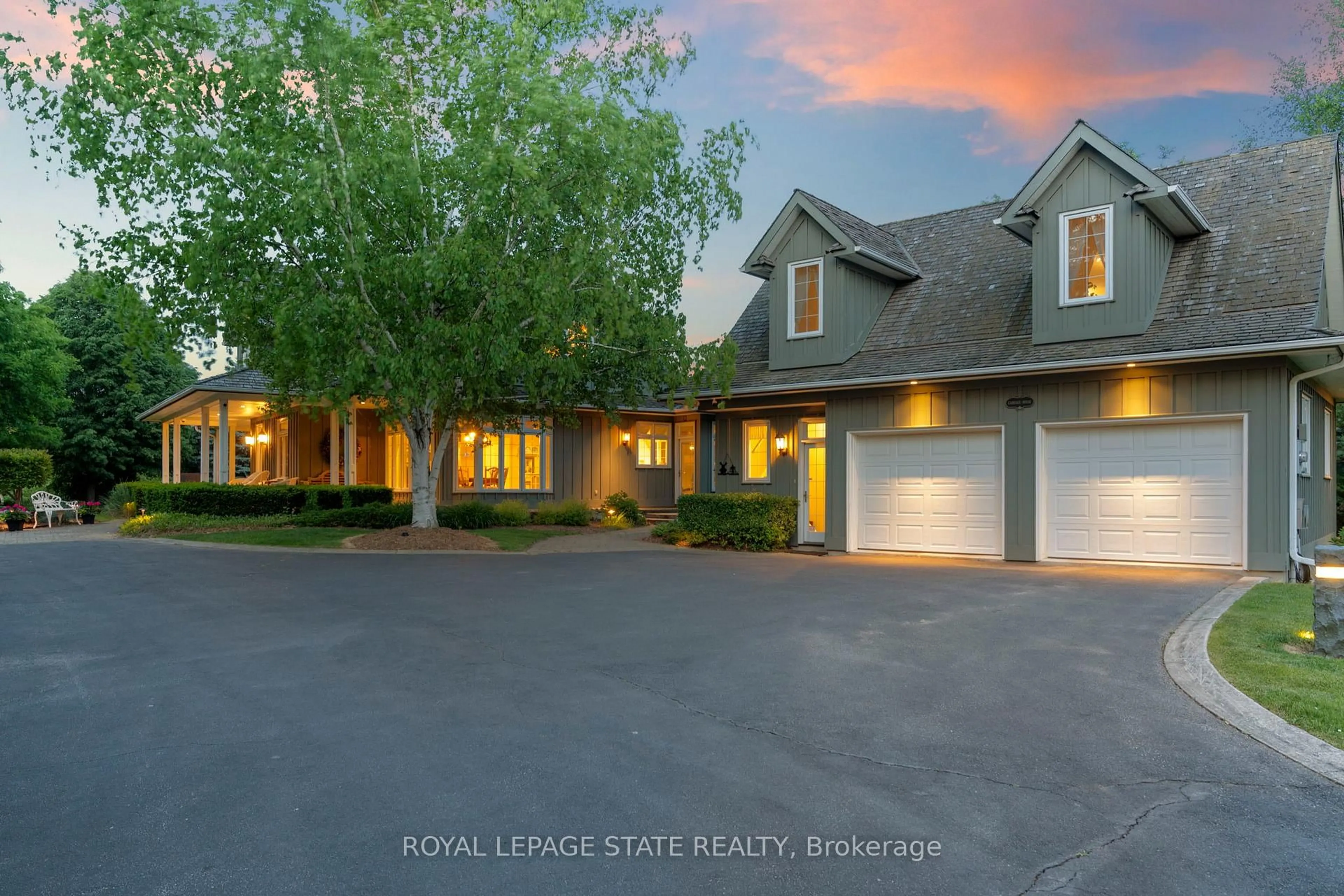 A pic from outside/outdoor area/front of a property/back of a property/a pic from drone, street for 402 Progreston Rd, Hamilton Ontario L0R 1H1