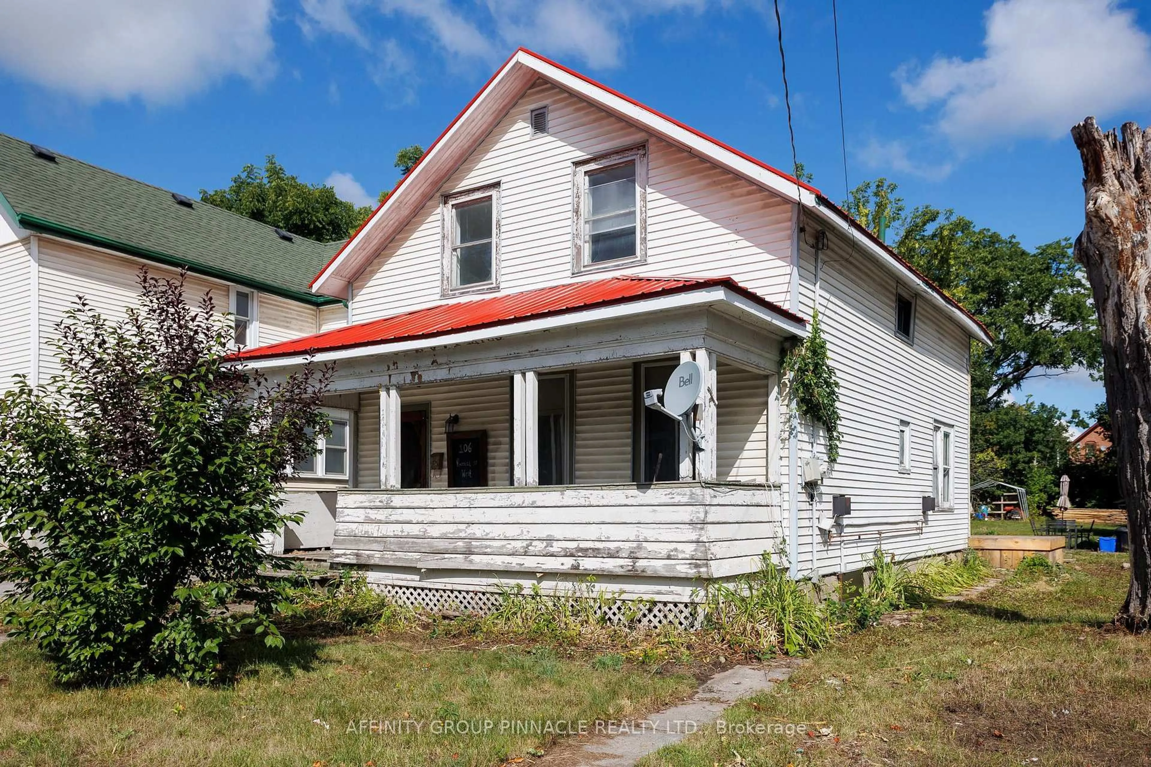 Home with vinyl exterior material, building for 106 Russell St, Kawartha Lakes Ontario K9V 2X4