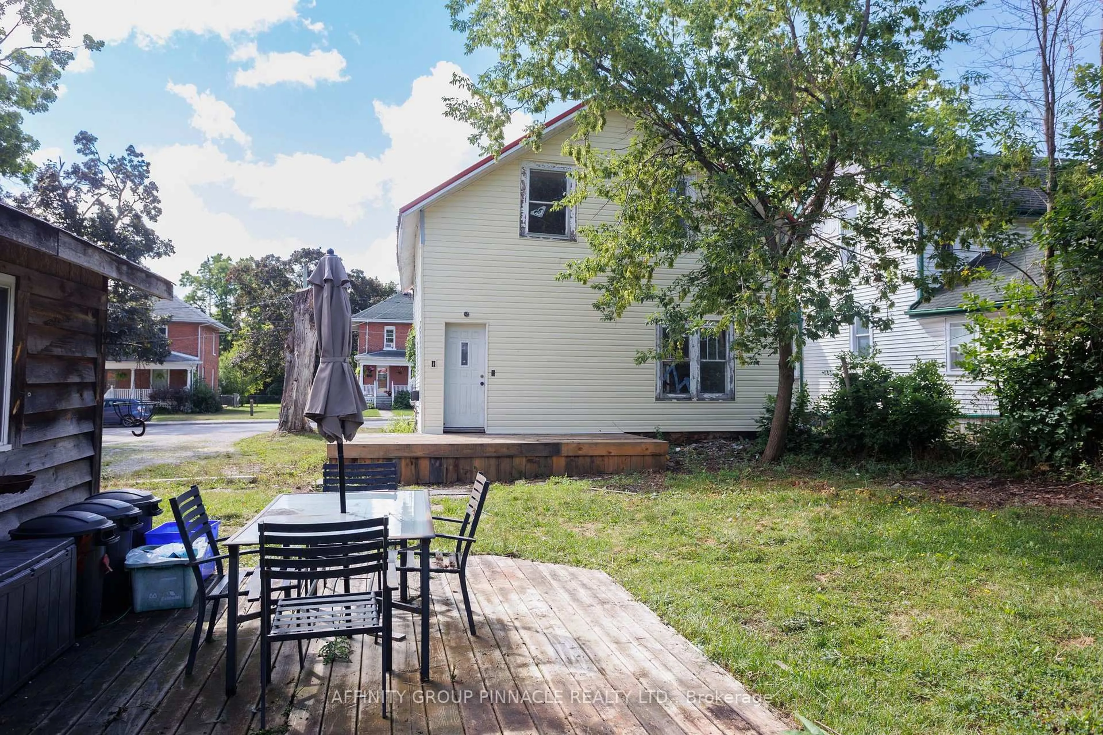 Patio, street for 106 Russell St, Kawartha Lakes Ontario K9V 2X4