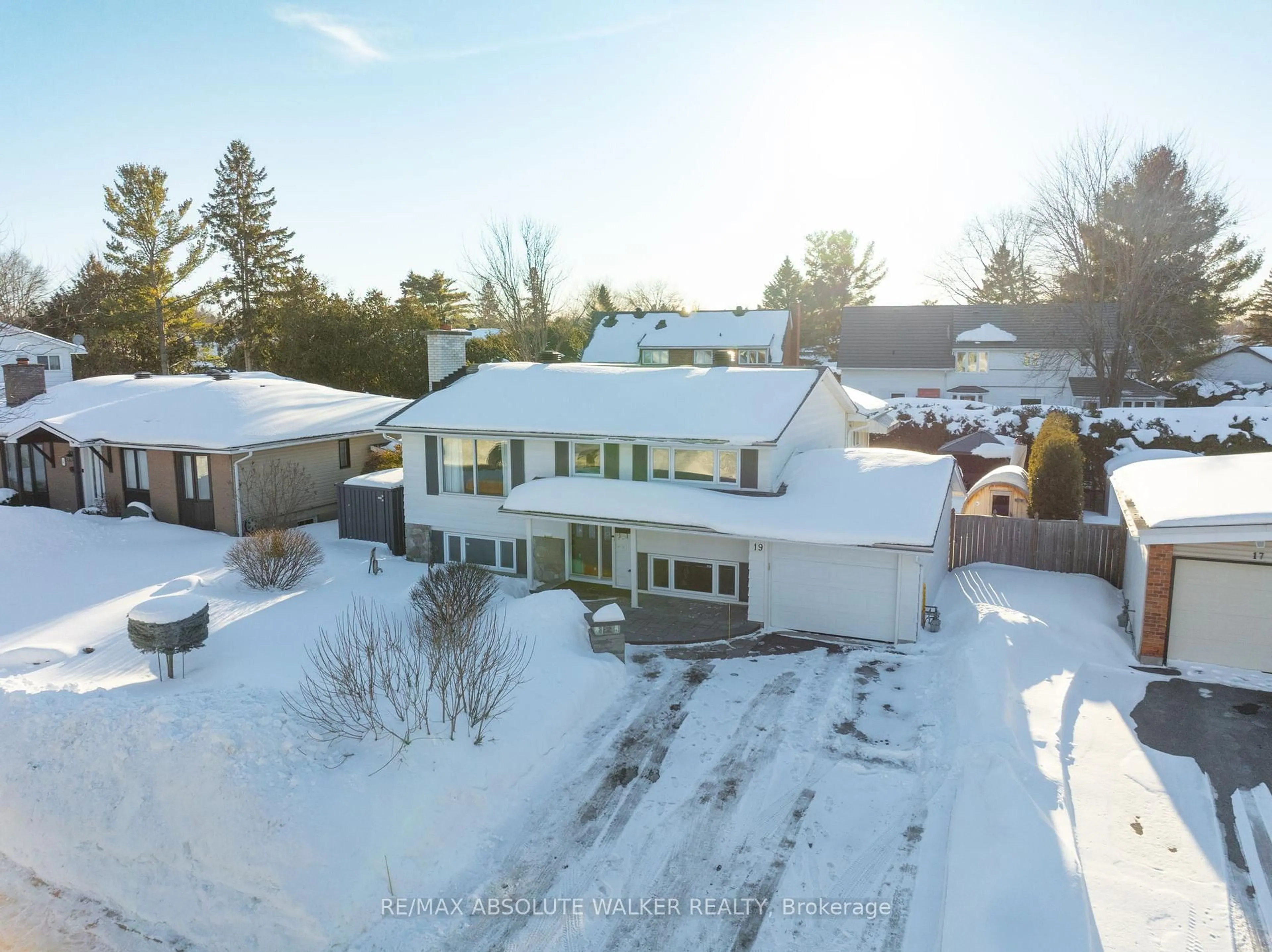 A pic from outside/outdoor area/front of a property/back of a property/a pic from drone, unknown for 19 Lambert Dr, Ottawa Ontario K2H 5Y3
