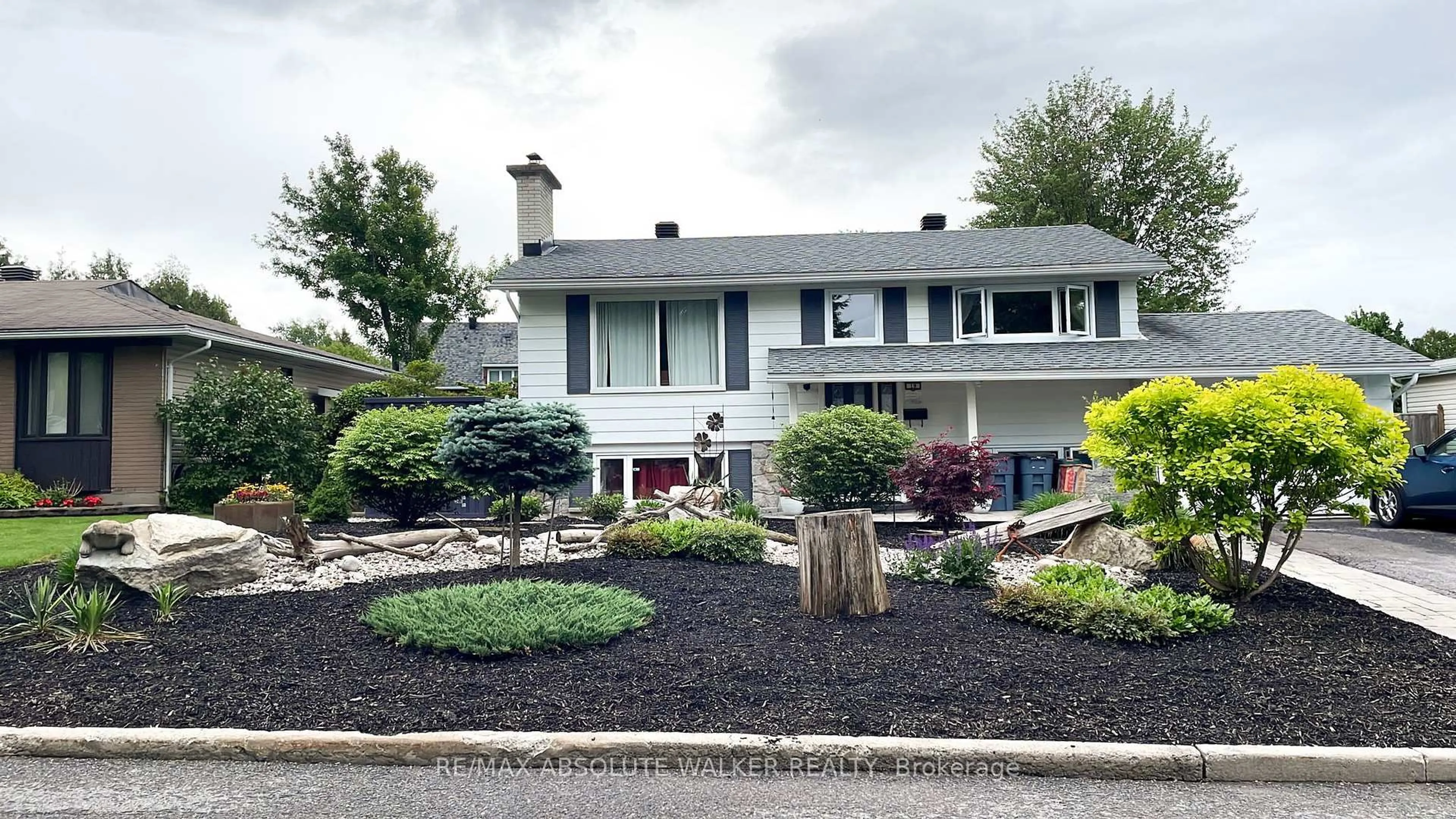 Home with vinyl exterior material, street for 19 Lambert Dr, Ottawa Ontario K2H 5Y3