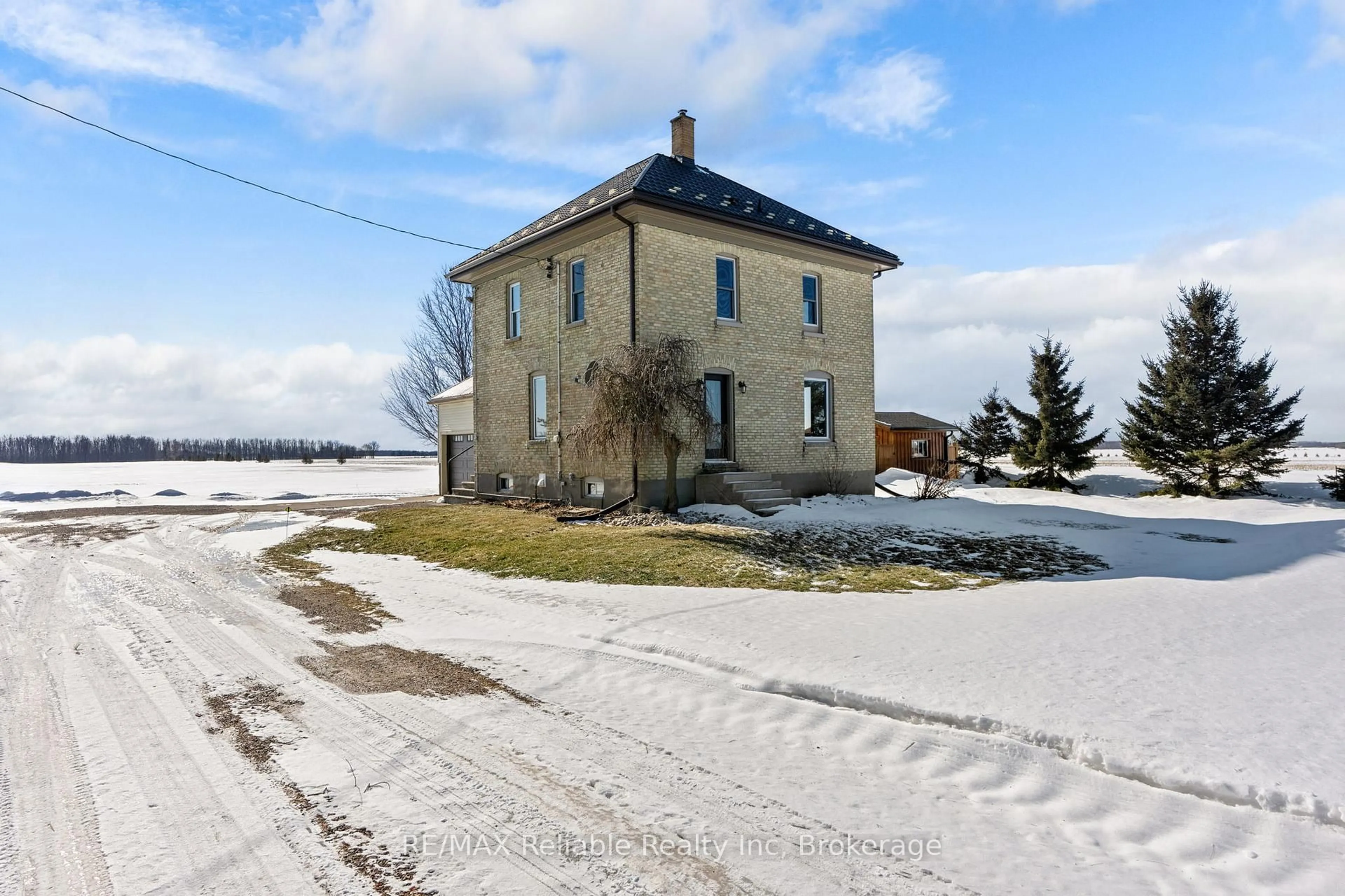 A pic from outside/outdoor area/front of a property/back of a property/a pic from drone, building for 43497 Winthrop Rd, Huron East Ontario N0K 1E0
