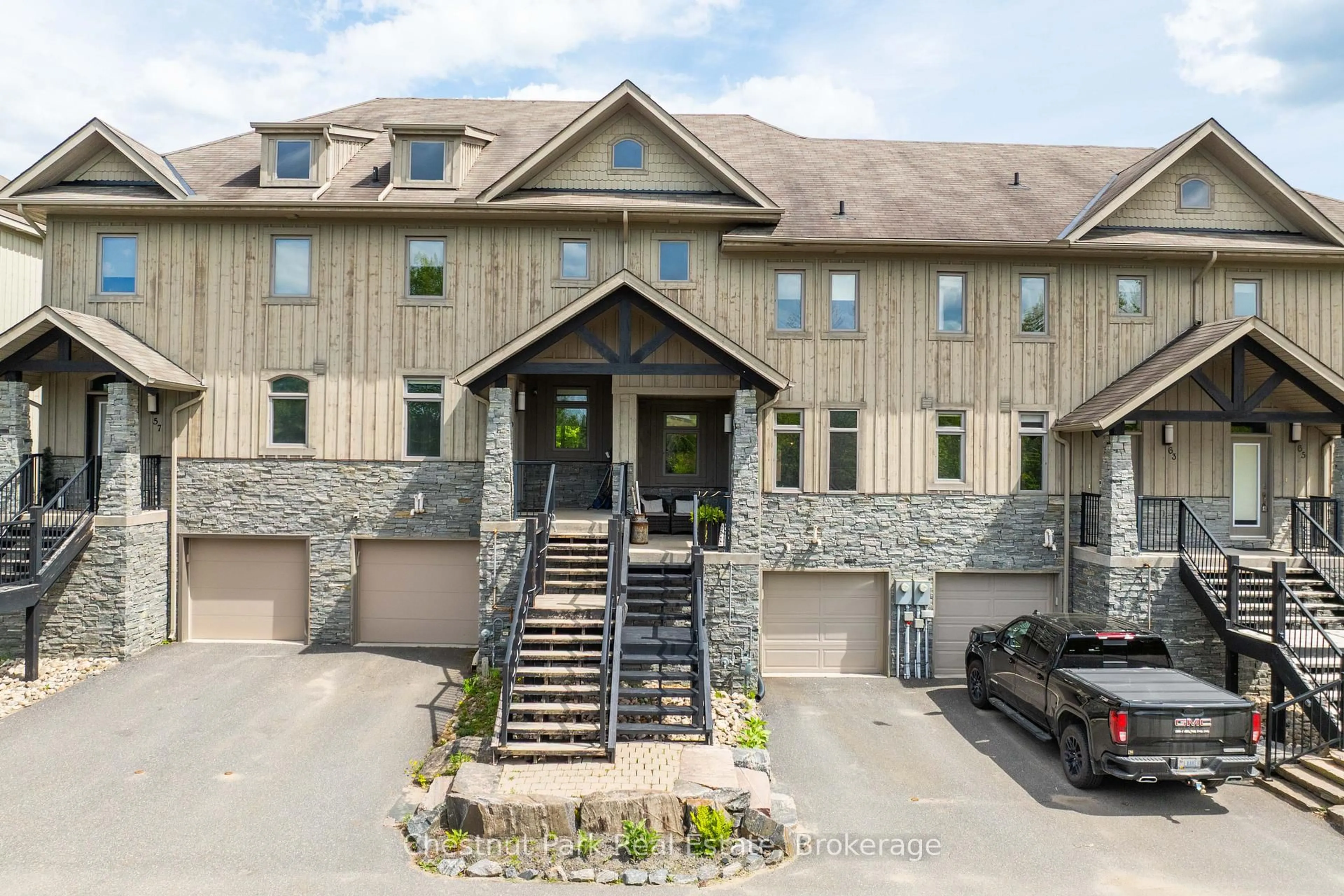 Home with brick exterior material, unknown for 61 Rockmount Cres, Gravenhurst Ontario P1P 0A6