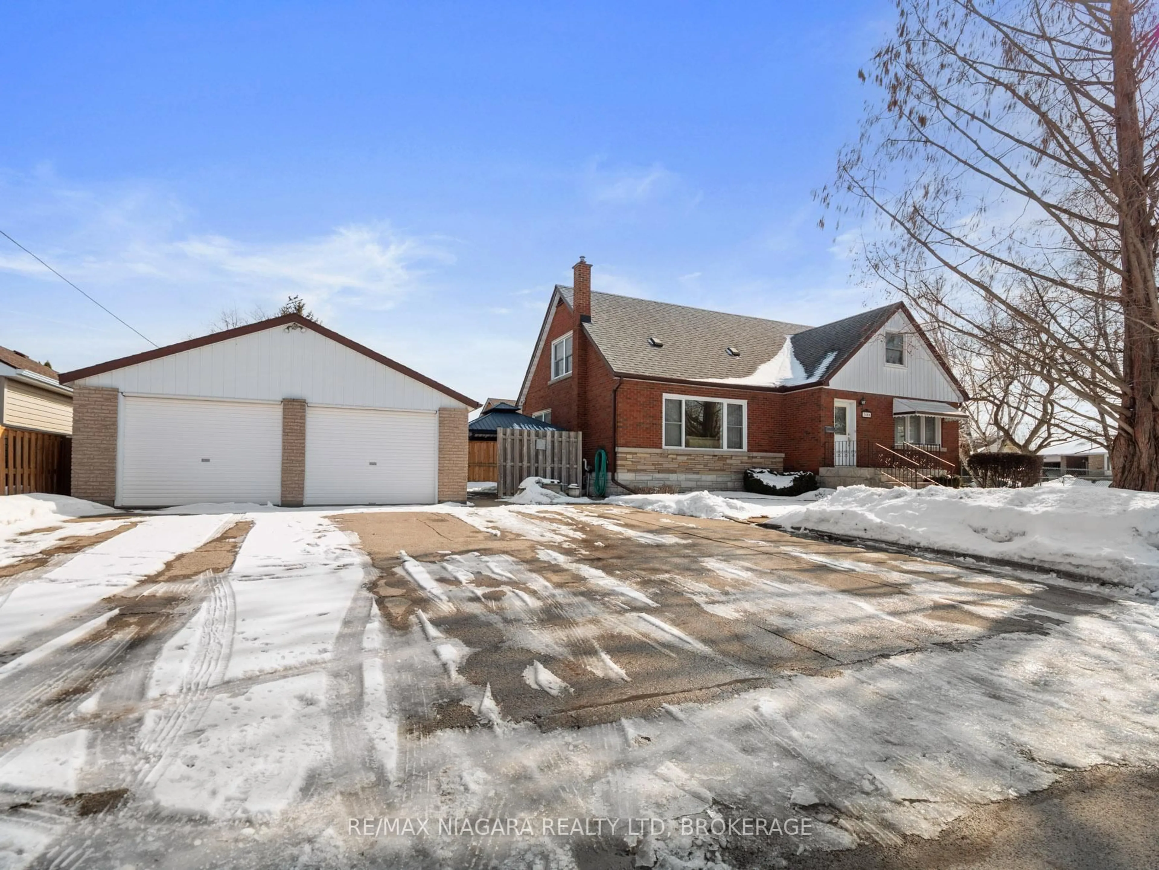 Home with brick exterior material, street for 3488 Marion Ave, Niagara Falls Ontario L2J 2V8