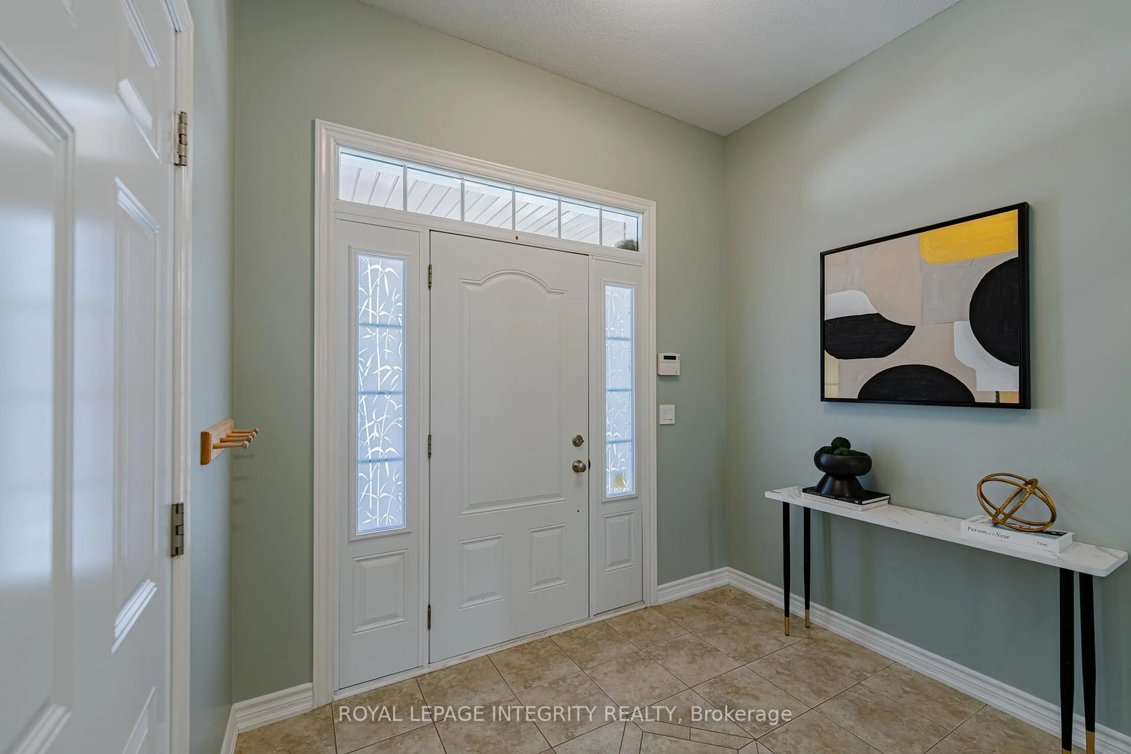 Indoor entryway for 313 GLENBRAE Ave, Ottawa Ontario K2W 0B9