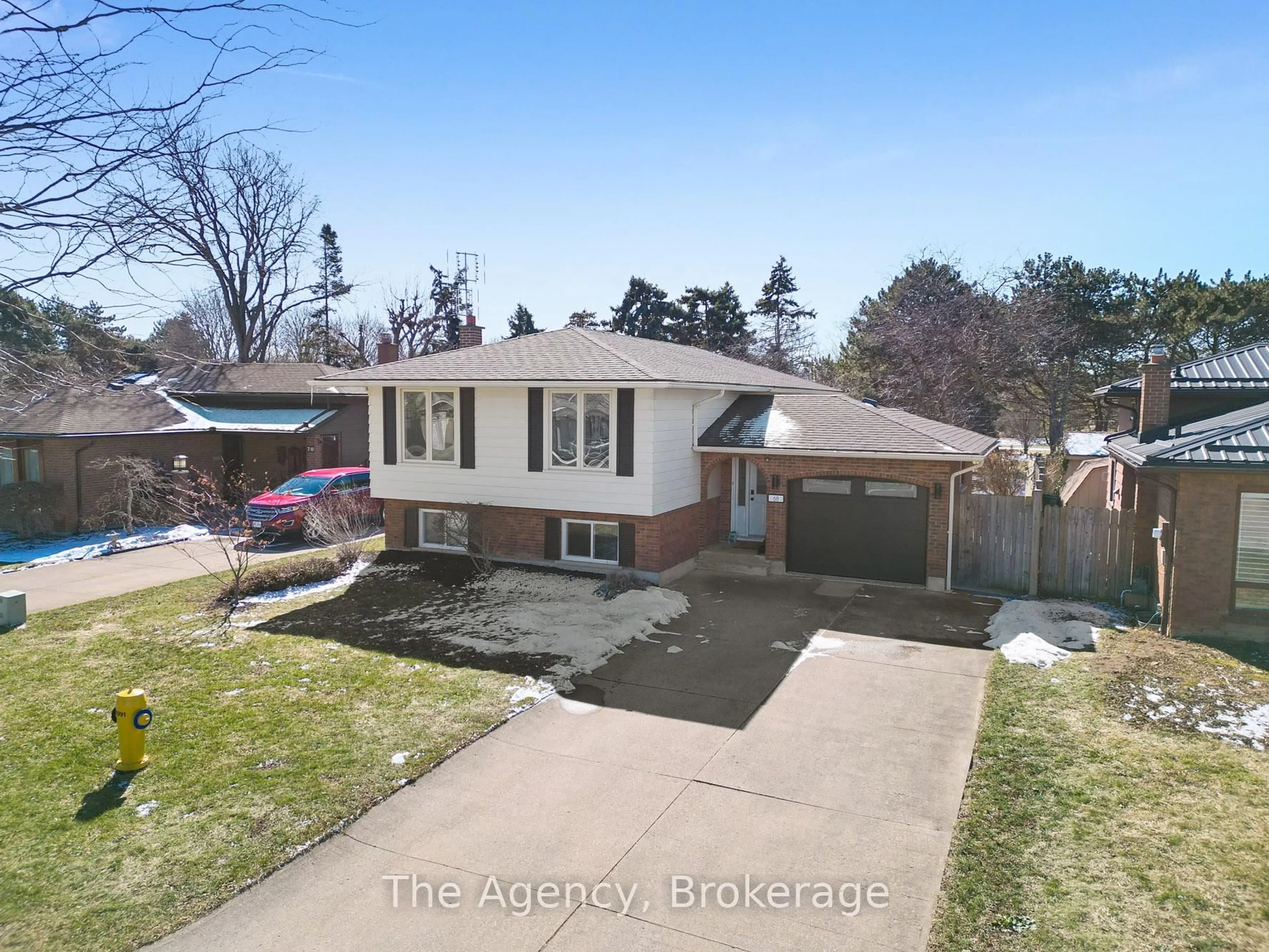 A pic from outside/outdoor area/front of a property/back of a property/a pic from drone, street for 68 Ziraldo Rd, St. Catharines Ontario L2N 6T1