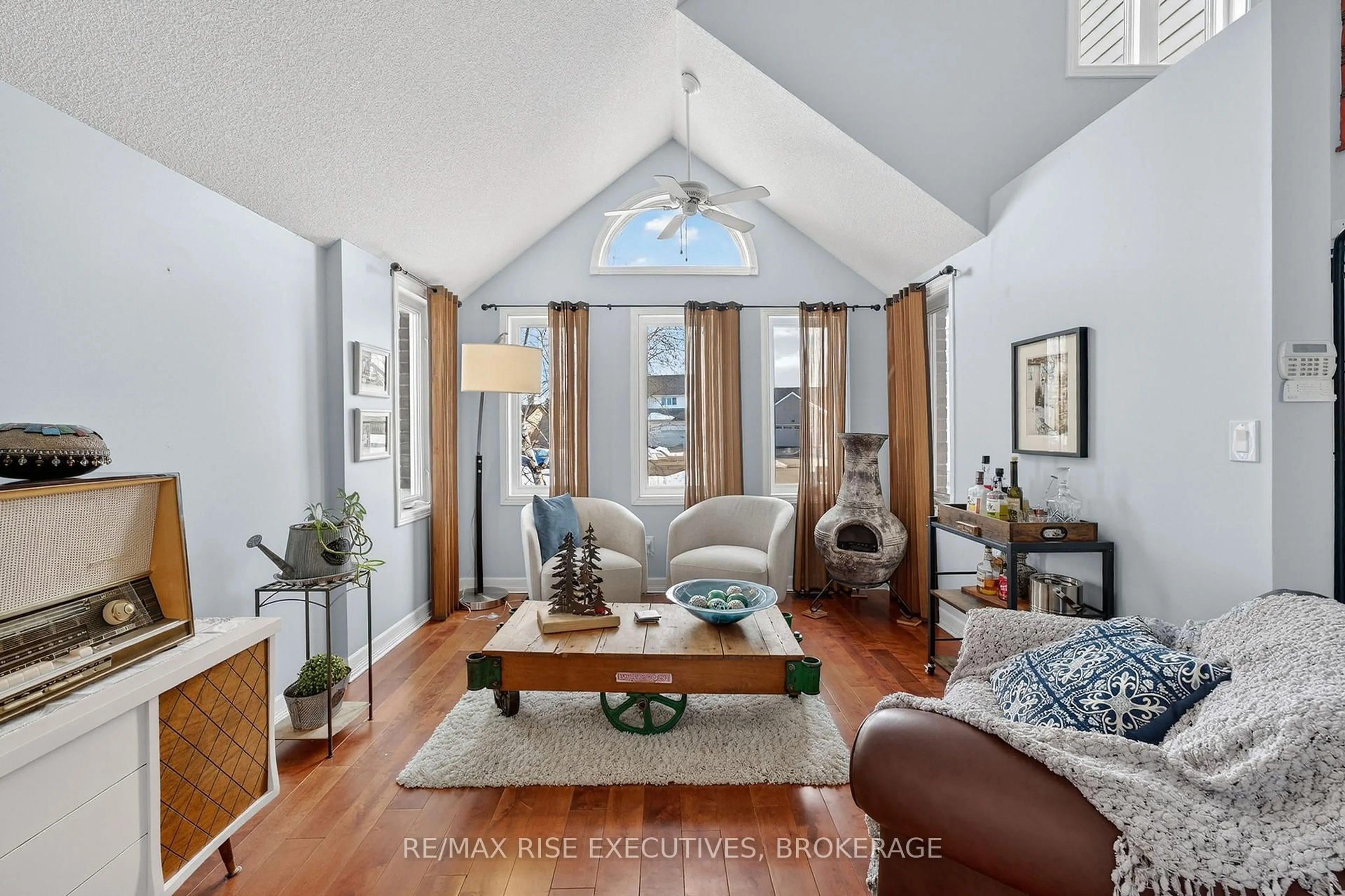 Living room with furniture, unknown for 26 Miller Pl, Loyalist Ontario K7N 1X6