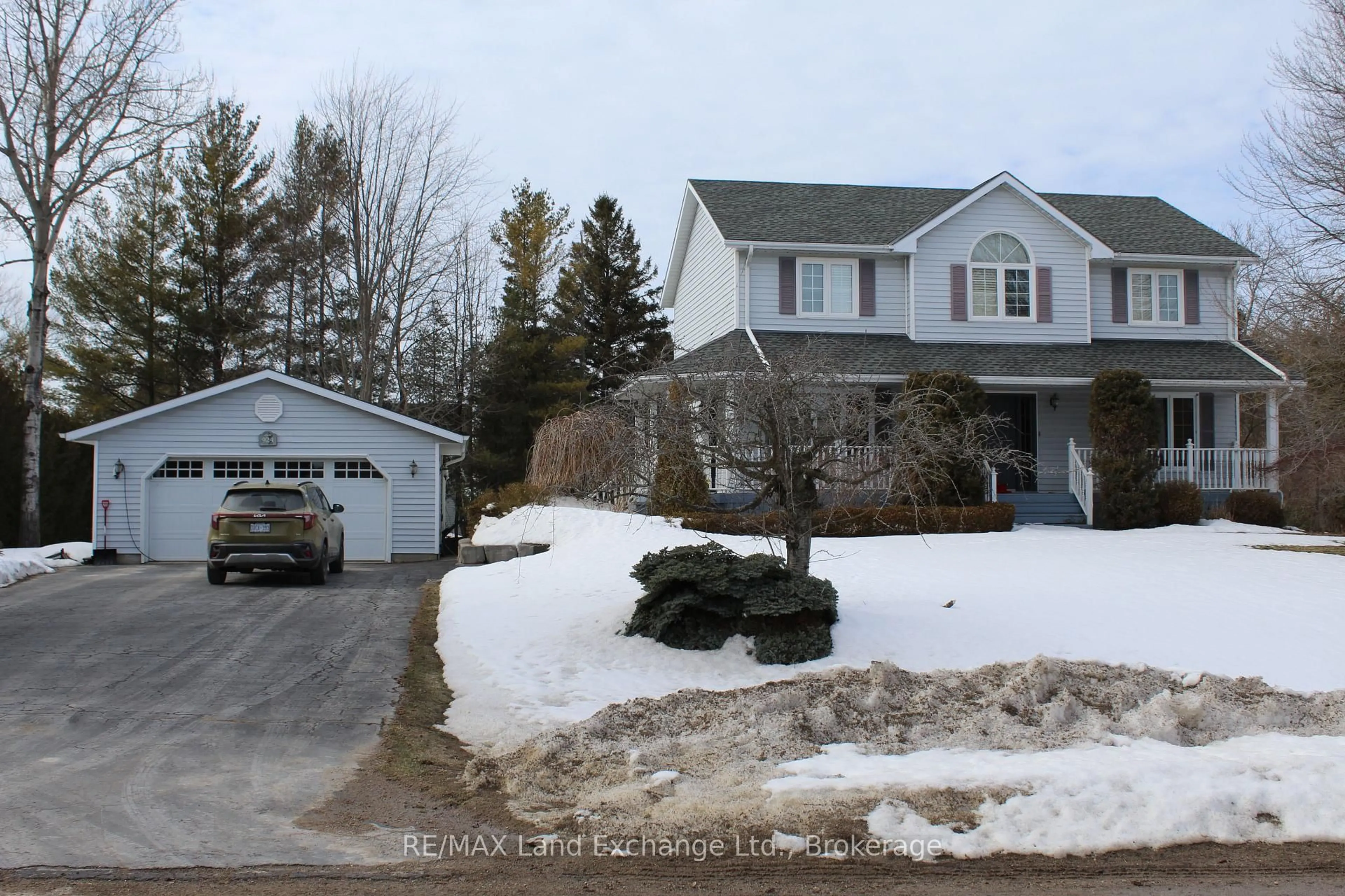 A pic from outside/outdoor area/front of a property/back of a property/a pic from drone, street for 924 Parkplace Pl, Huron-Kinloss Ontario N2Z 0B9